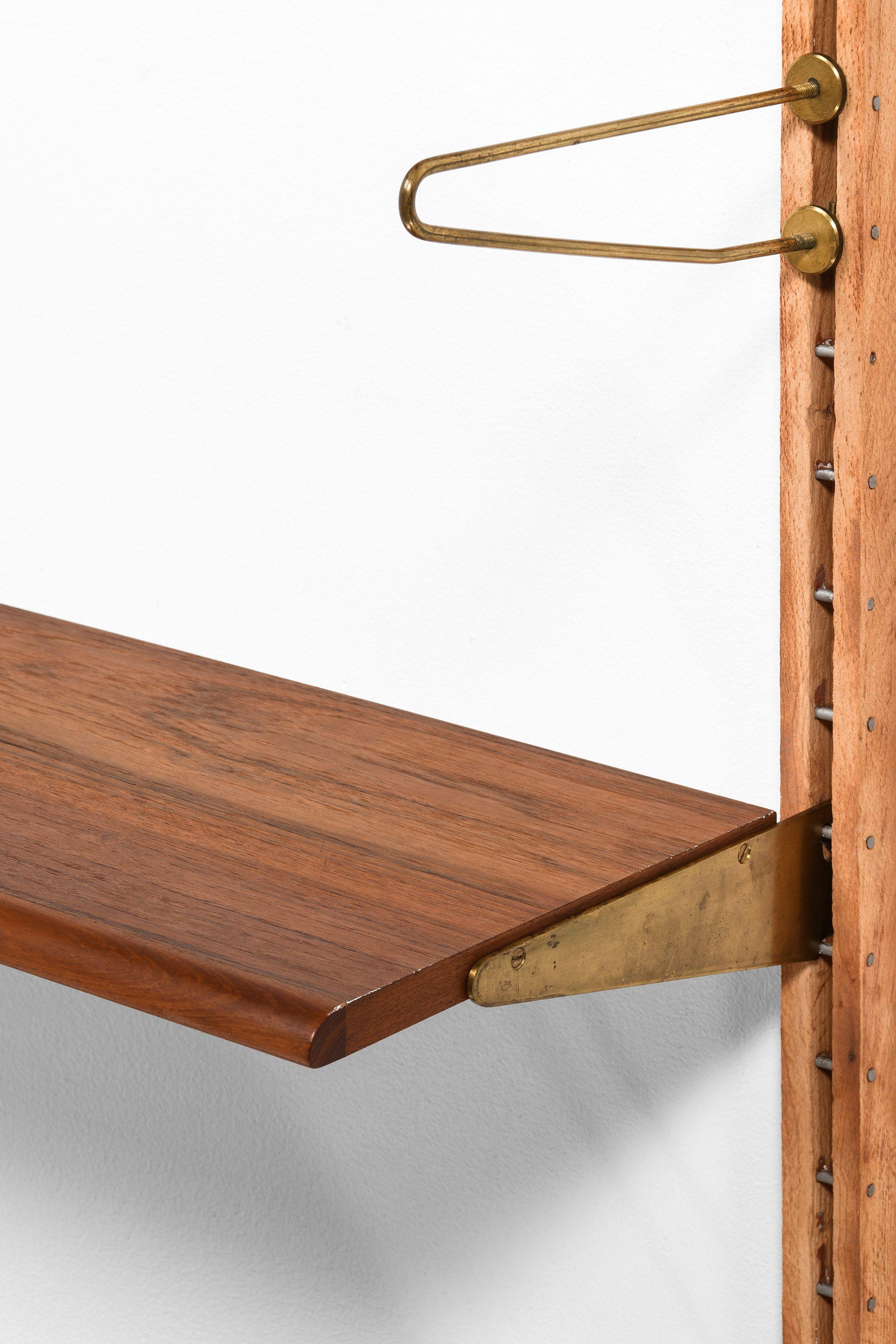 Danese Libreria a muro in teak, faggio e ottone di Finn Juhls, 1956 in vendita