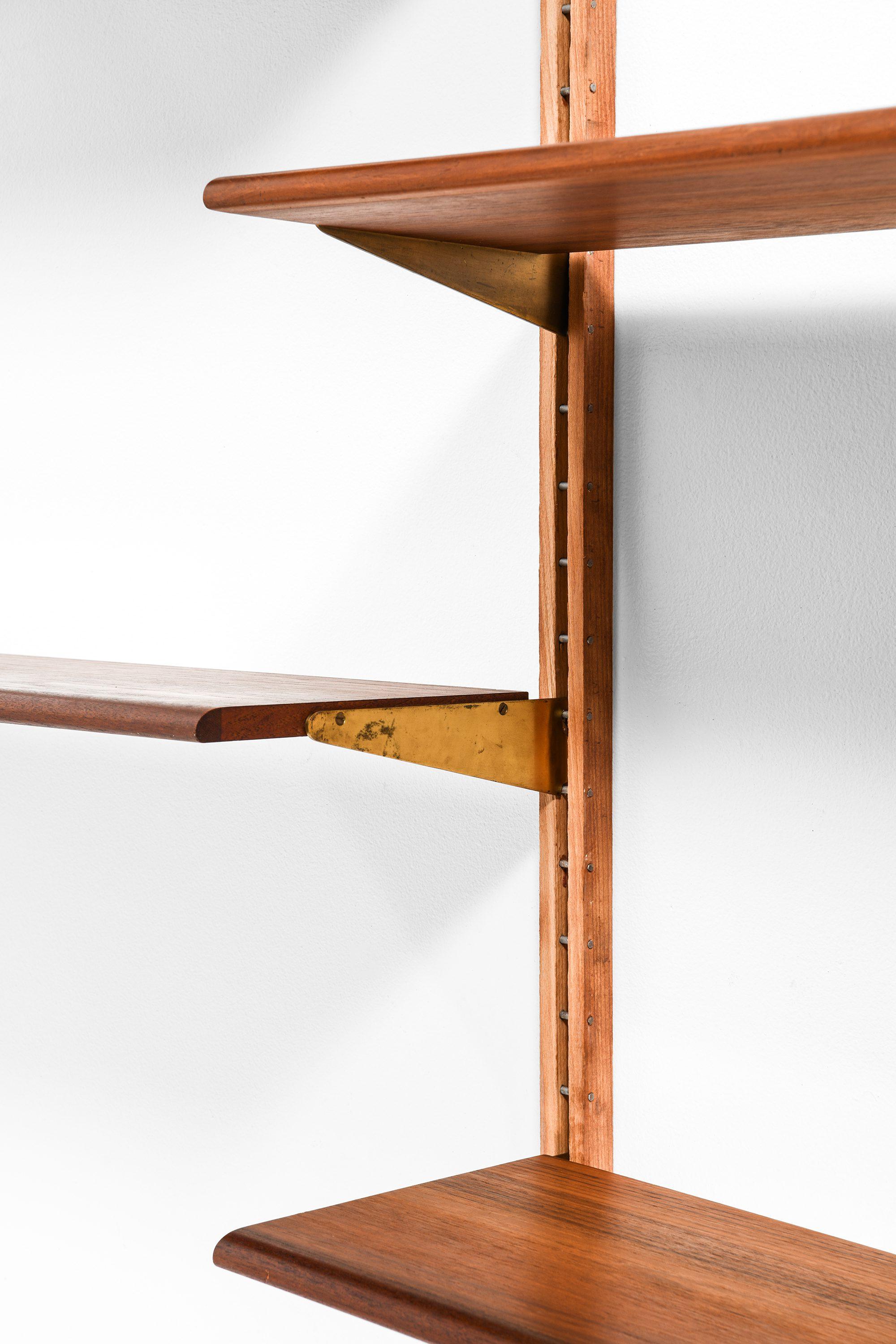 XX secolo Libreria a muro in teak, faggio e ottone di Finn Juhls, 1956 in vendita