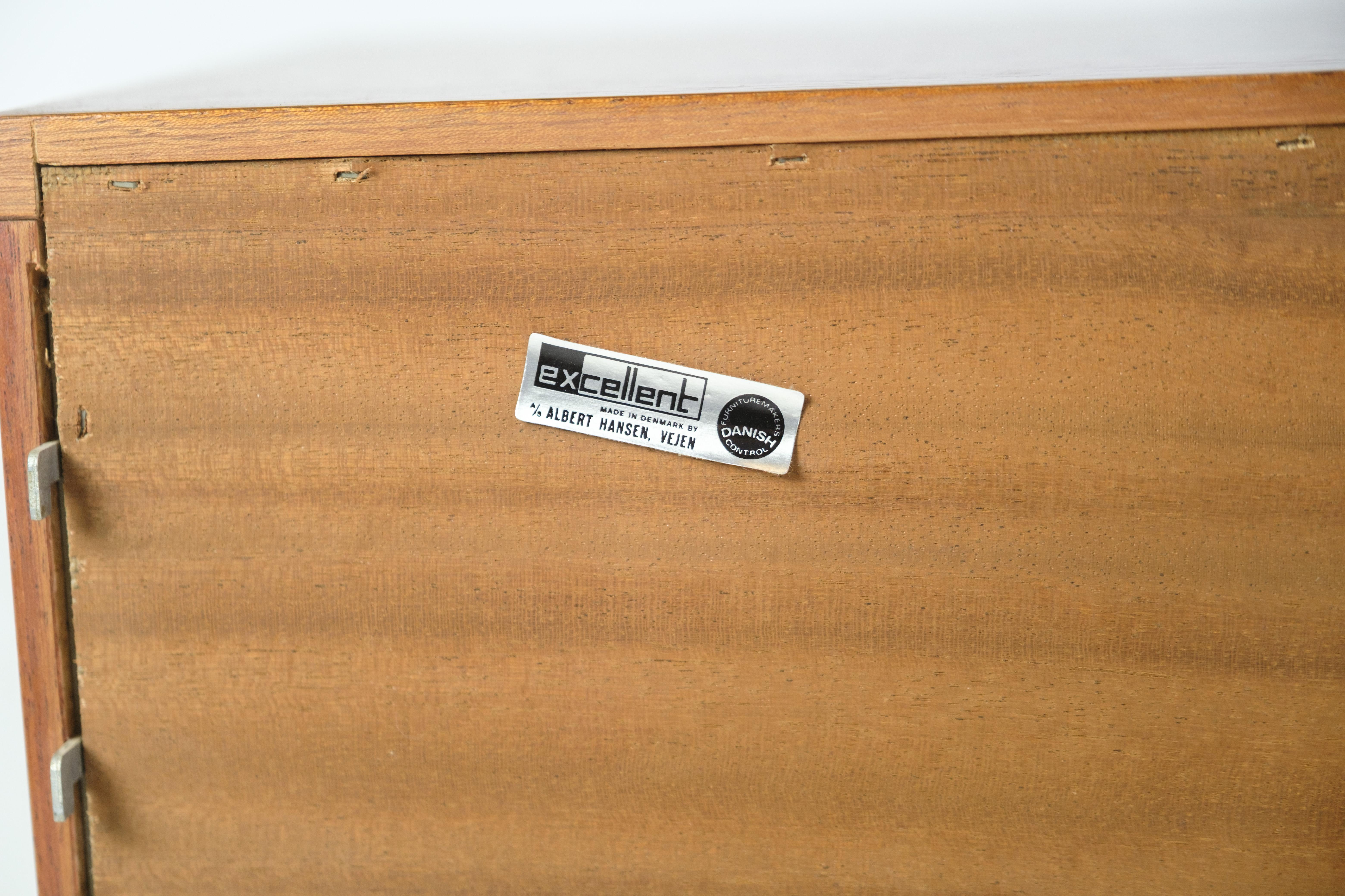 Wall-mounted Bookcase Made In Rosewood, Danish Design By Albert Hansen For Sale 5