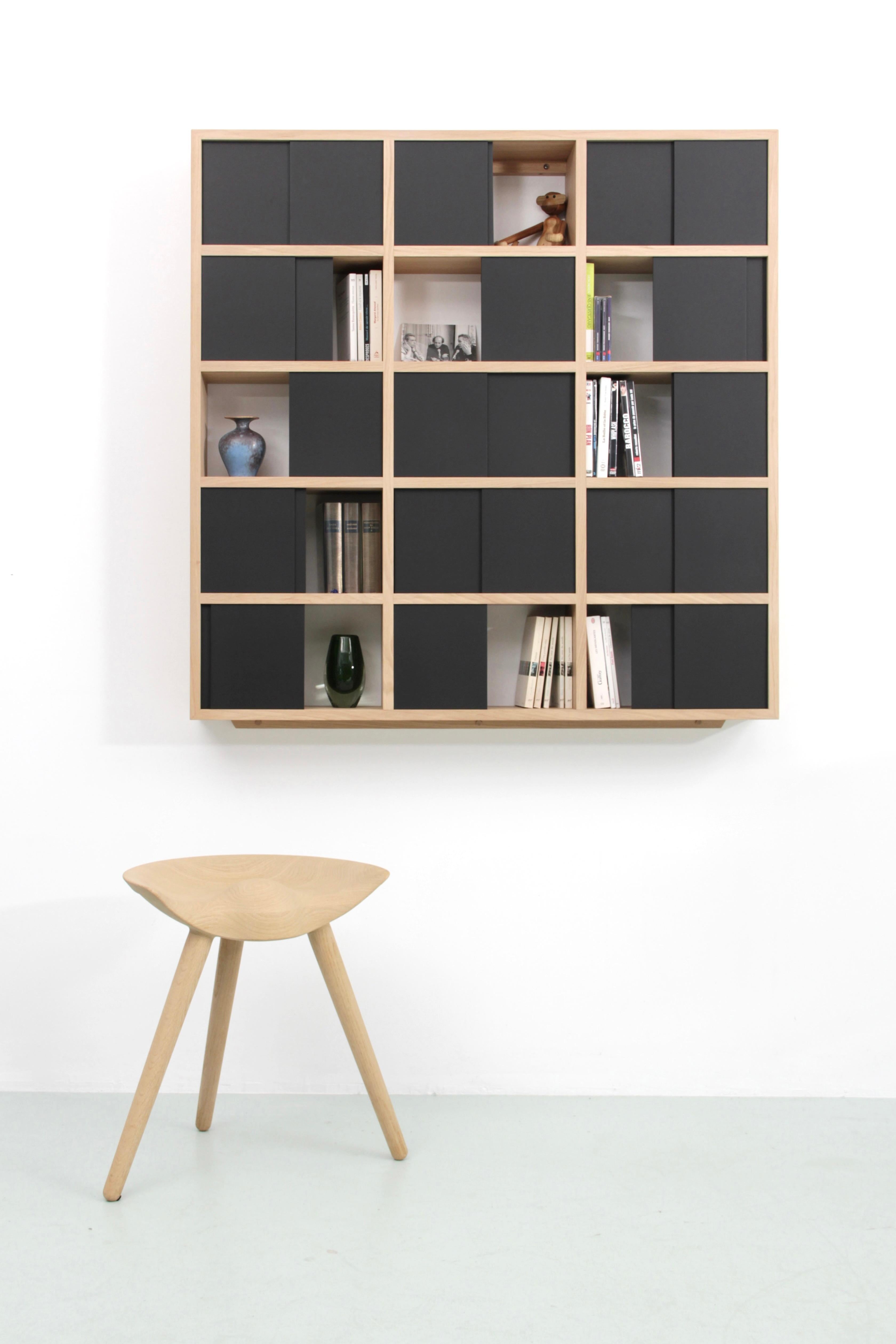 Oak Wall-mounted bookshelf model Cache-Cache black For Sale
