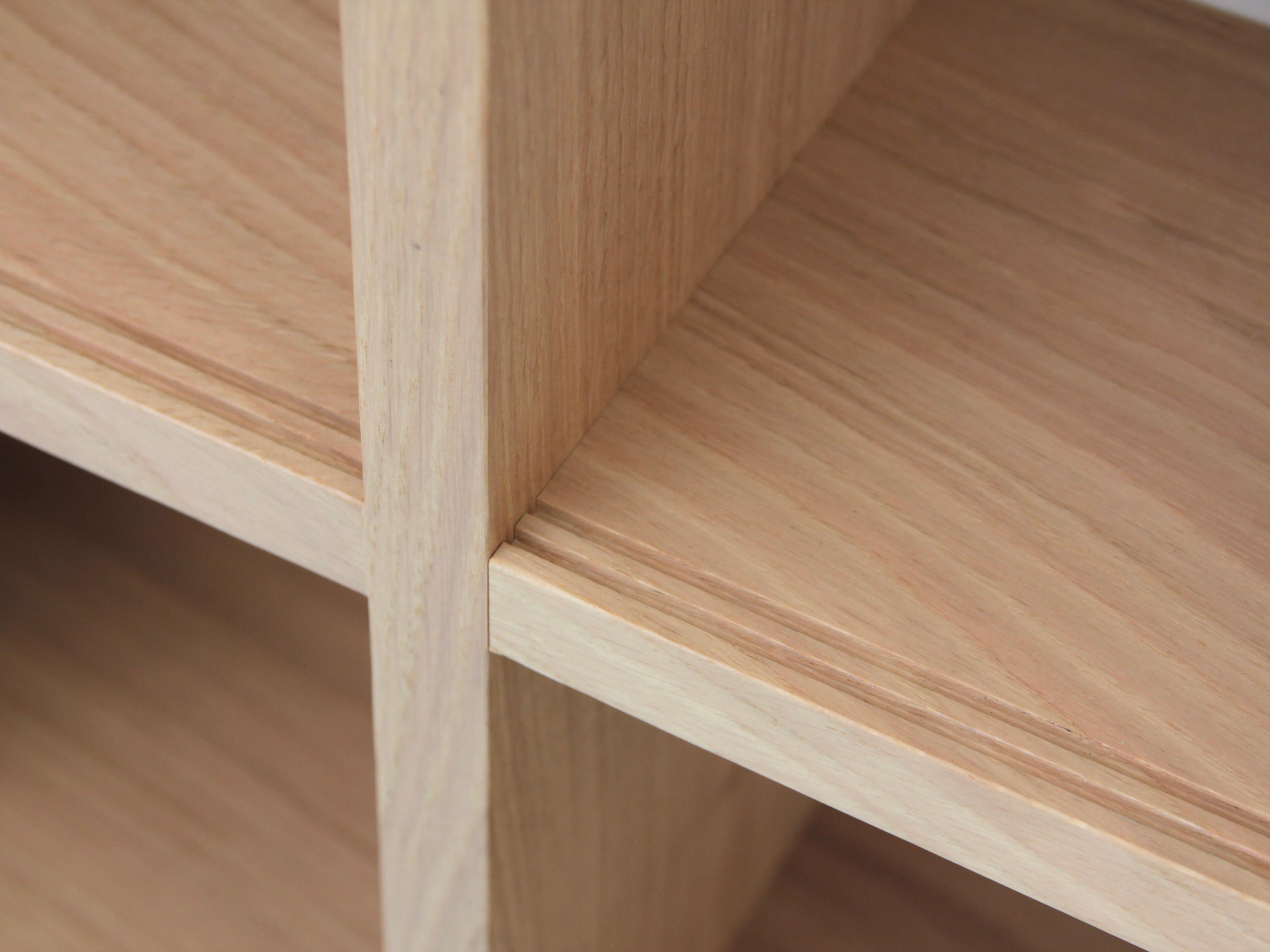 Oak Wall-mounted bookshelf model Cache-Cache white For Sale