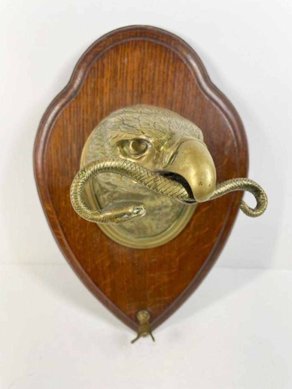Wall Mounted Brass Eagle Head on Oak Plaque Holding a Dinner Gong by Wm. Tonks For Sale 1