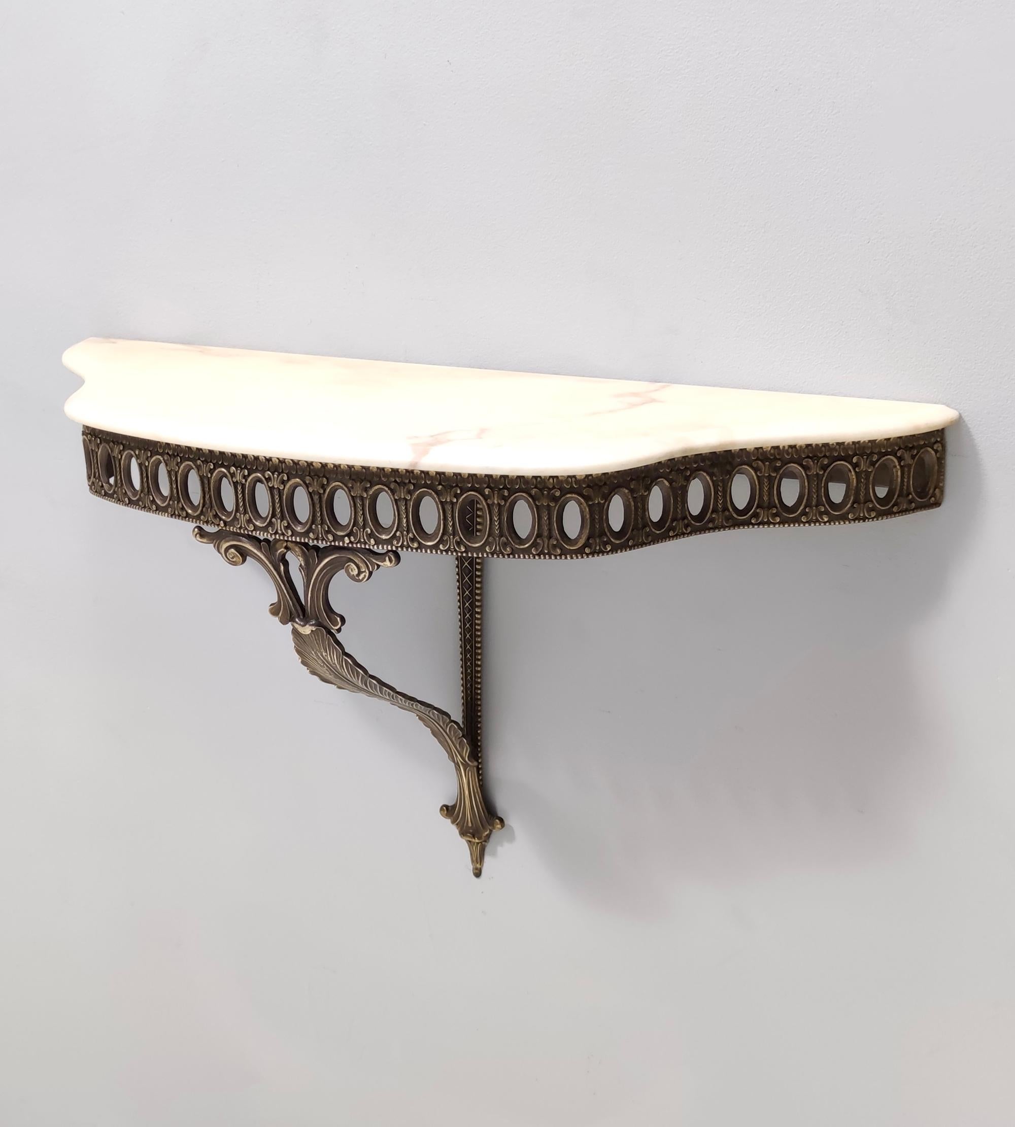 Wall-Mounted Cast Brass Console Table with Portuguese Pink Marble Top, Italy In Good Condition In Bresso, Lombardy