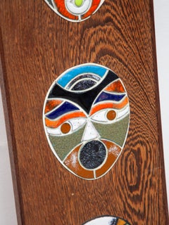 Wandkeramik Fünf Fliesen mit Tribal Art Masken entworfen von Roland Zobel
