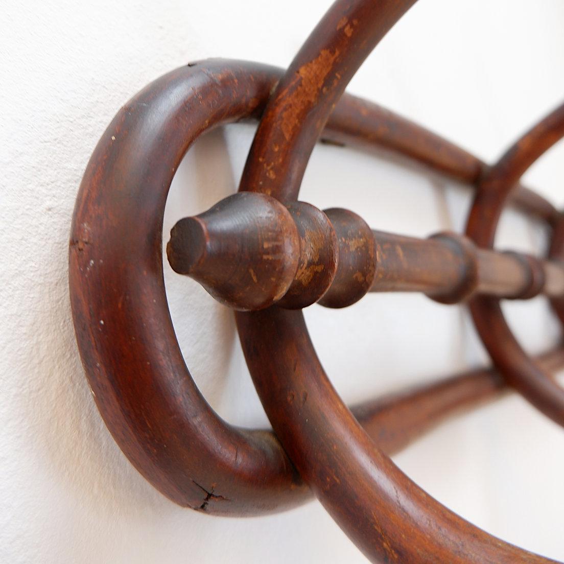 Wall-mounted coat rack, Thonet style.
Bentwood - Art Nouveau - Wall Decoration
Measures : 53,5x33,5 H:17,5cm 
Small bentwood wall-mounted coat rack with 3 hooks. Late 19th or early 20th century, typical of the great manufacturers of the time such as