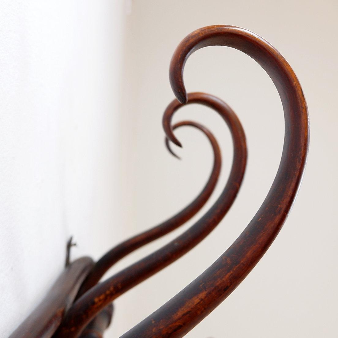 Wall-mounted coat rack, Thonet style. For Sale 2