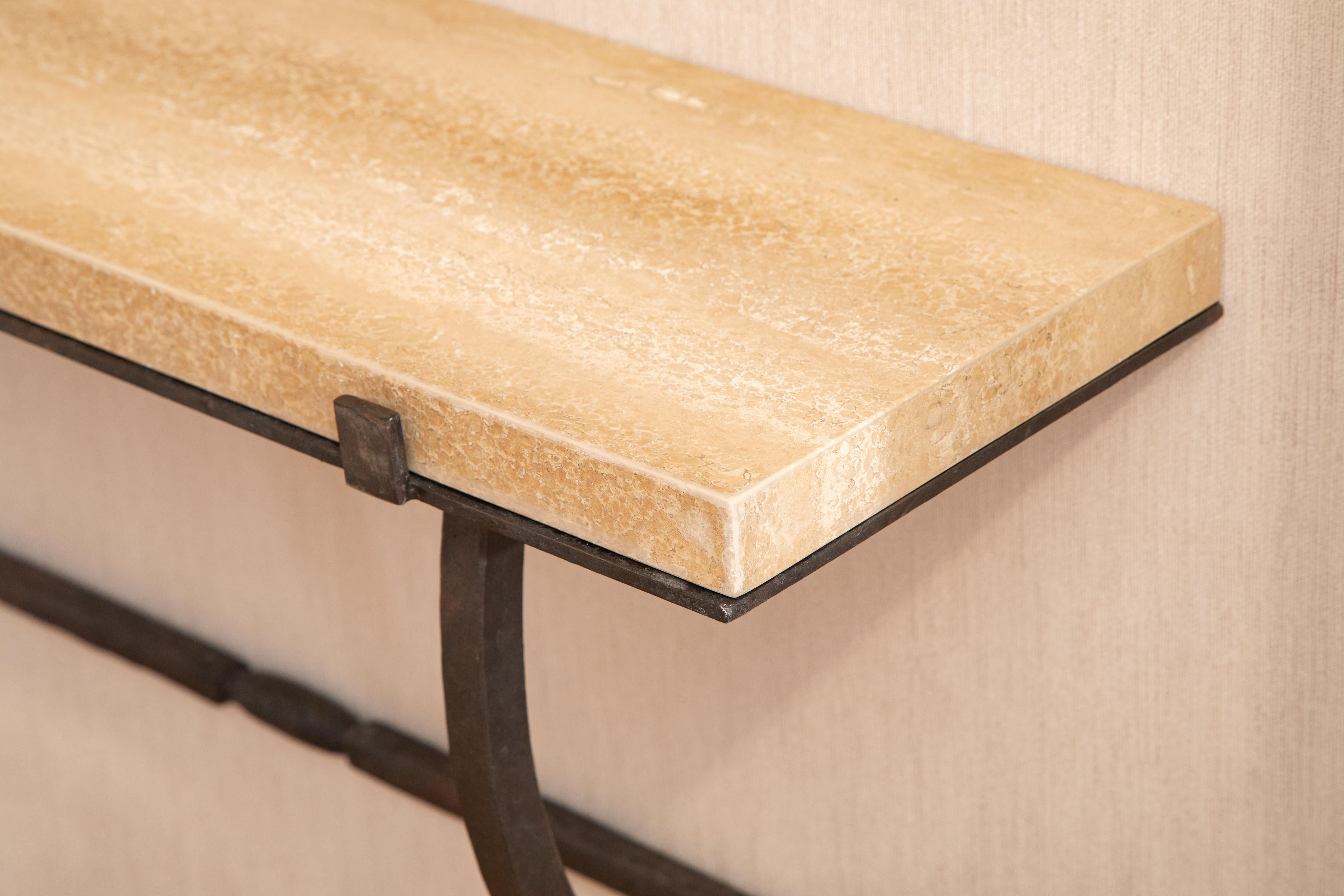 Wall-Mounted Console Hammered Metal with Travertine Top, in stock (Art déco) im Angebot