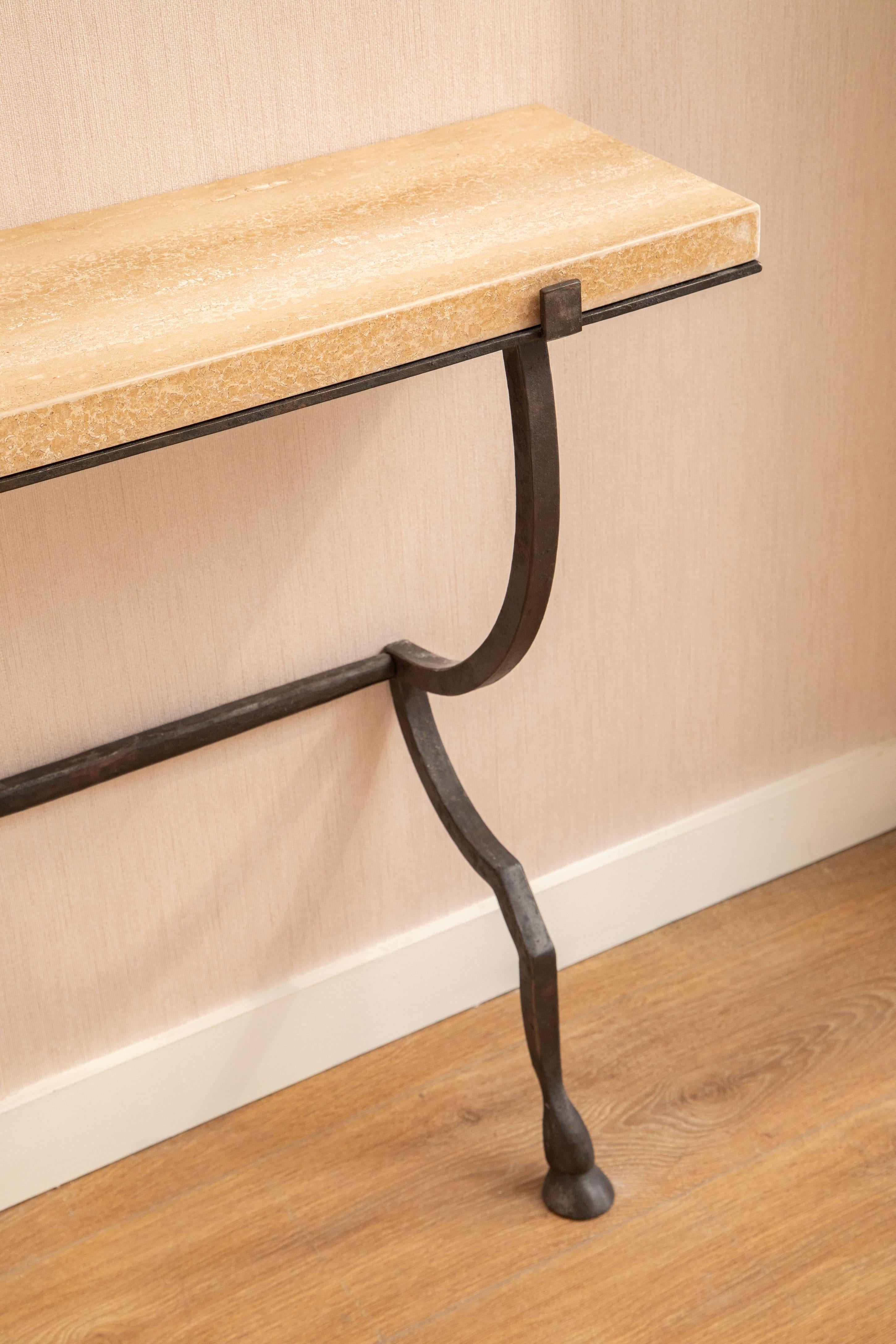 Wall-Mounted Console Hammered Metal with Travertine Top, in stock (Französisch) im Angebot