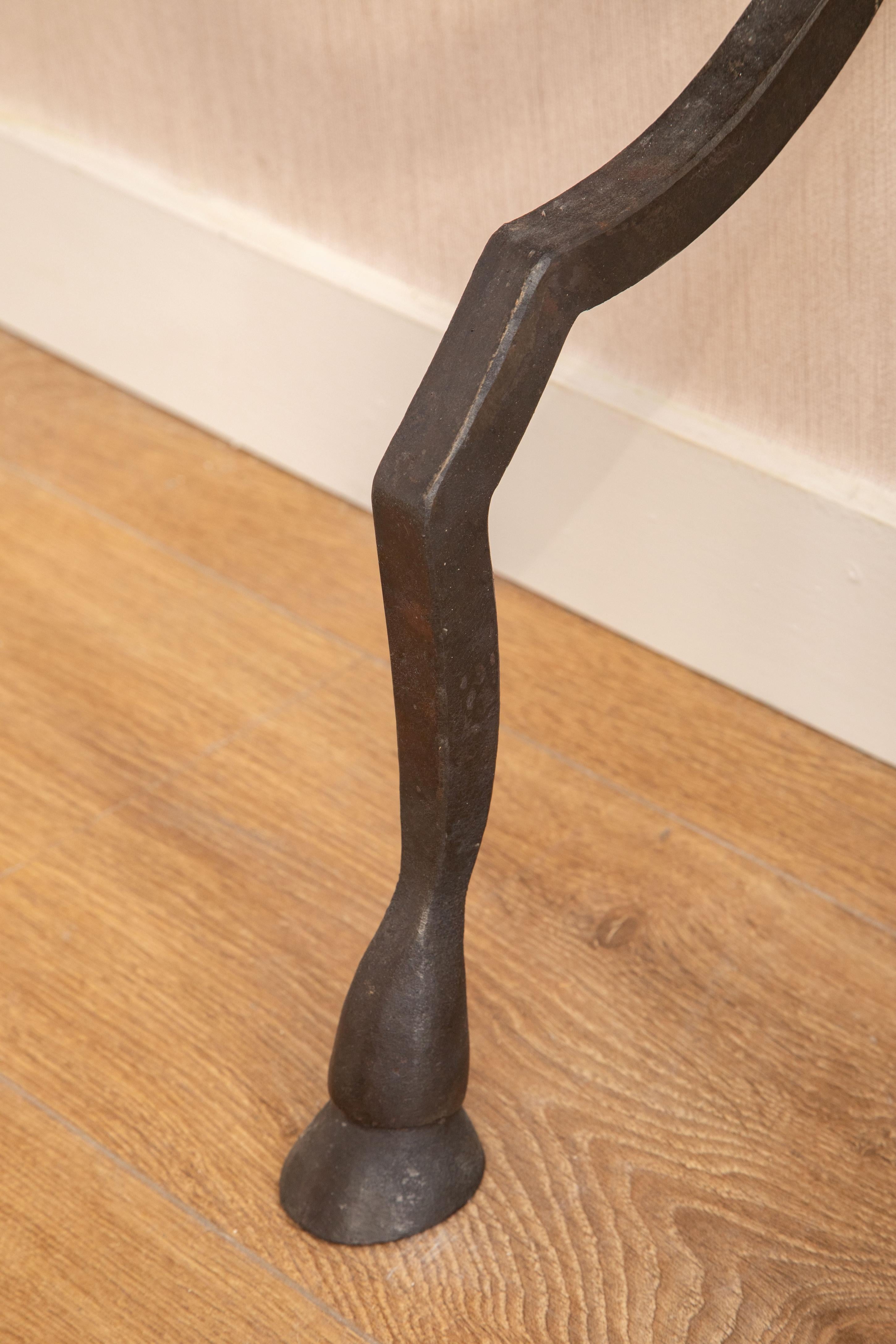 Wall-Mounted Console Hammered Metal with Travertine Top, in stock im Zustand „Hervorragend“ im Angebot in Miami, FL