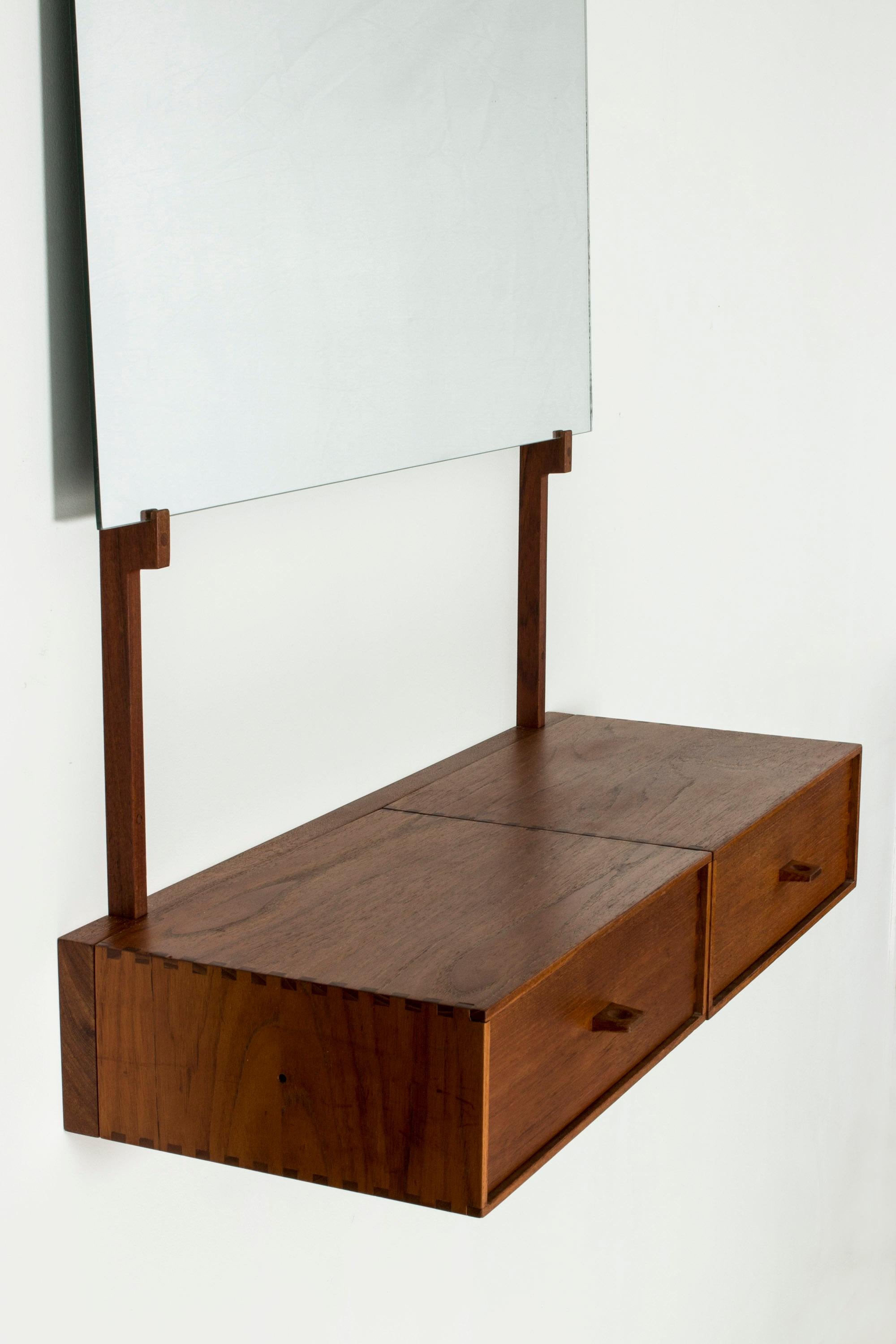wall hung dressing table