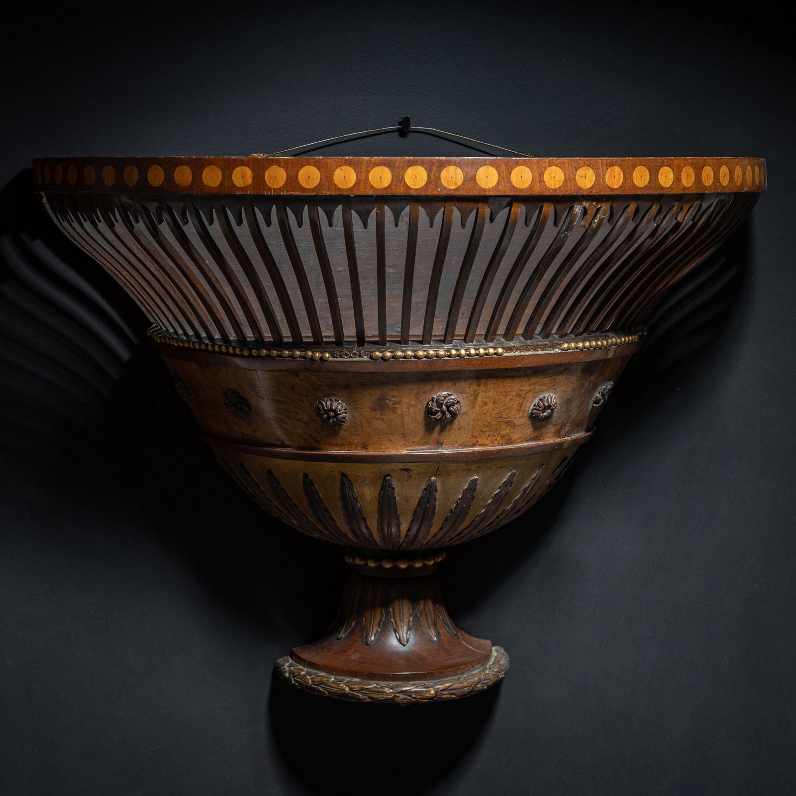 Stile impero Wall-Mounted Flower Basket, 19th Century in vendita