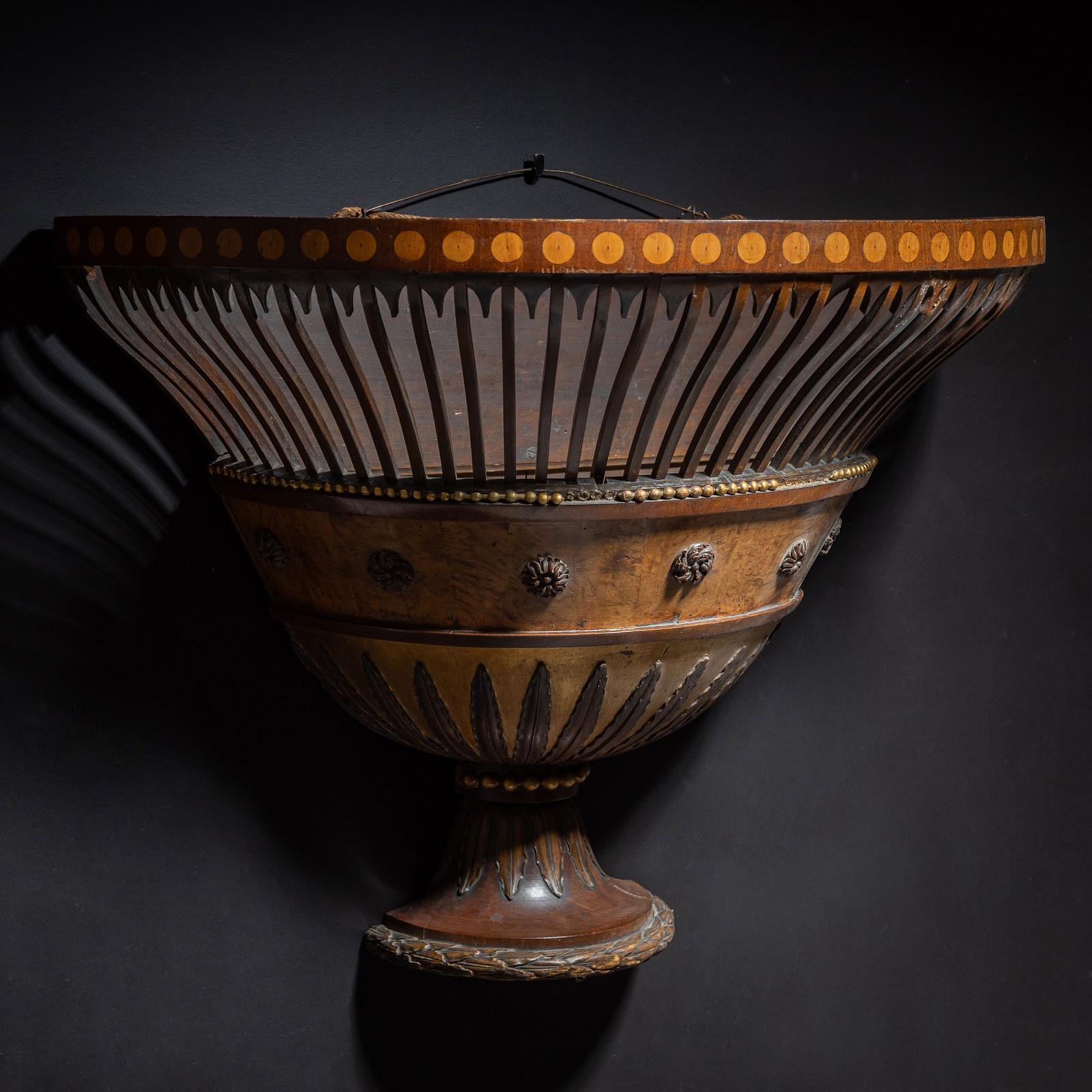 Wall-Mounted Flower Basket, 19th Century In condizioni buone in vendita a Greding, DE