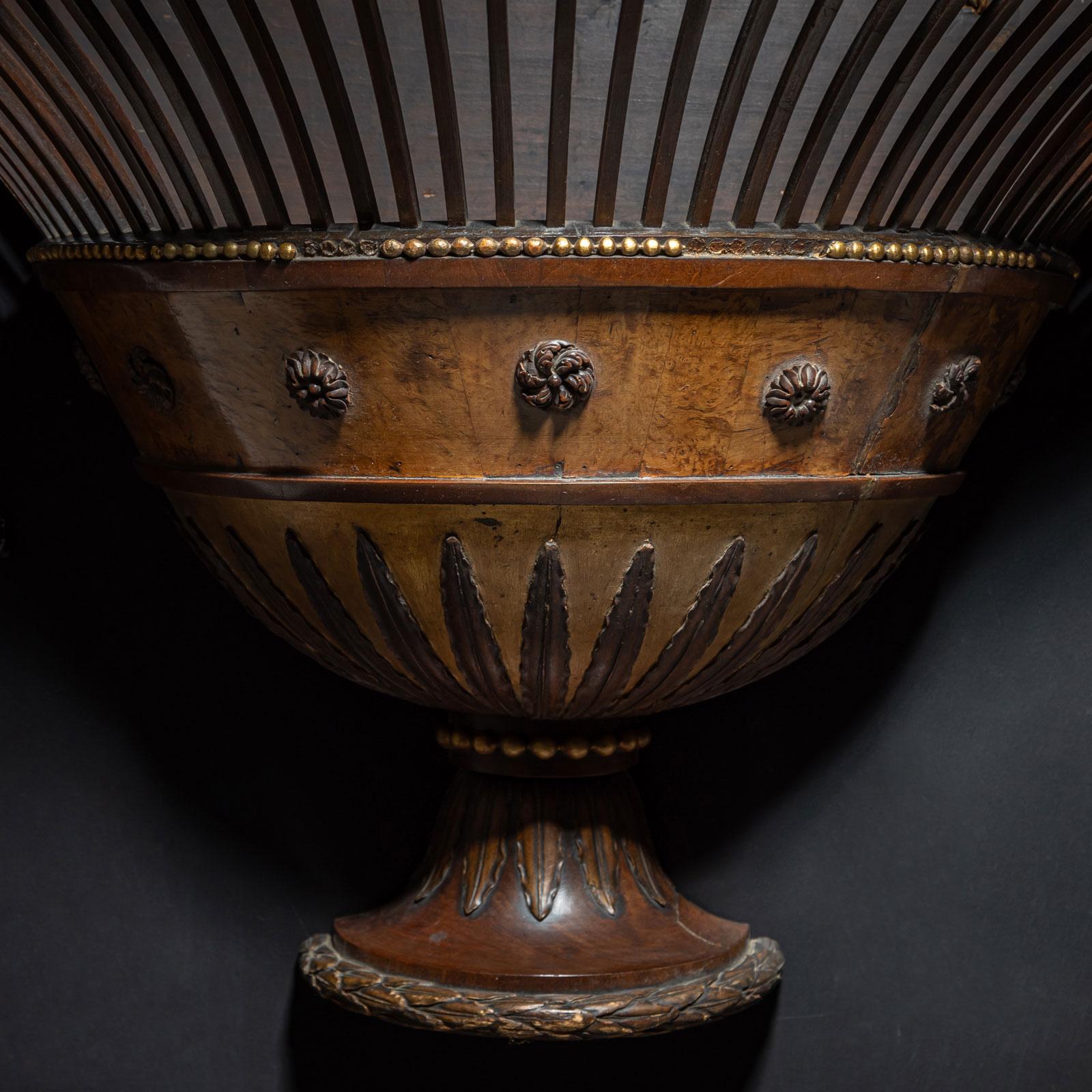 Legno Wall-Mounted Flower Basket, 19th Century in vendita