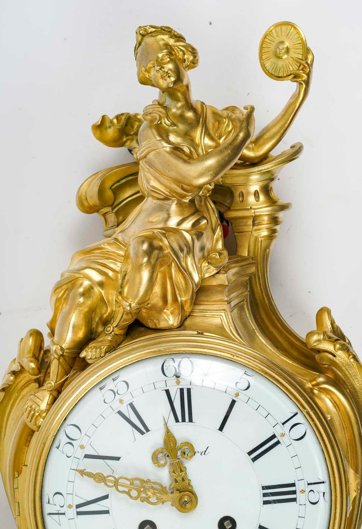 Wall-mounted gilt bronze cartel in the Louis XV style with its gilt bronze console bracket, 19th century.

Wall clock, gilt bronze wall clock from the 19th century, Napoleon III period, circa 1880, with its gilt bronze wall console, Louis XV style,