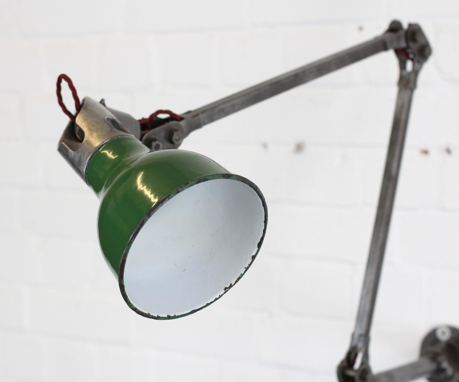 wall mounted task lamp