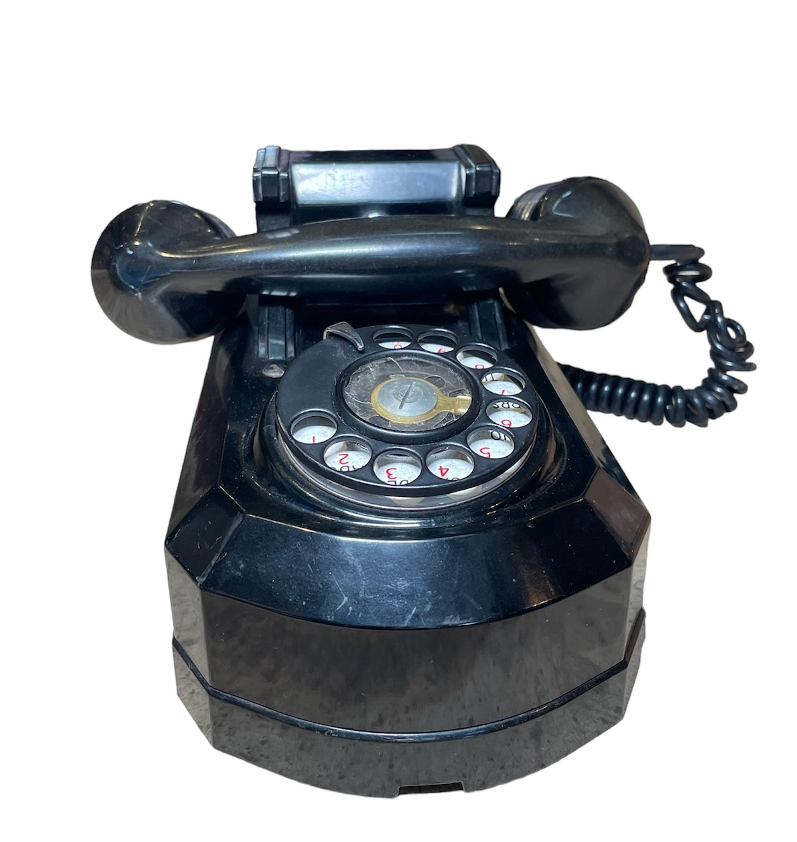 20th Century Wall Mounted L 5000 Rotary Bakelite Jukebox Telephone