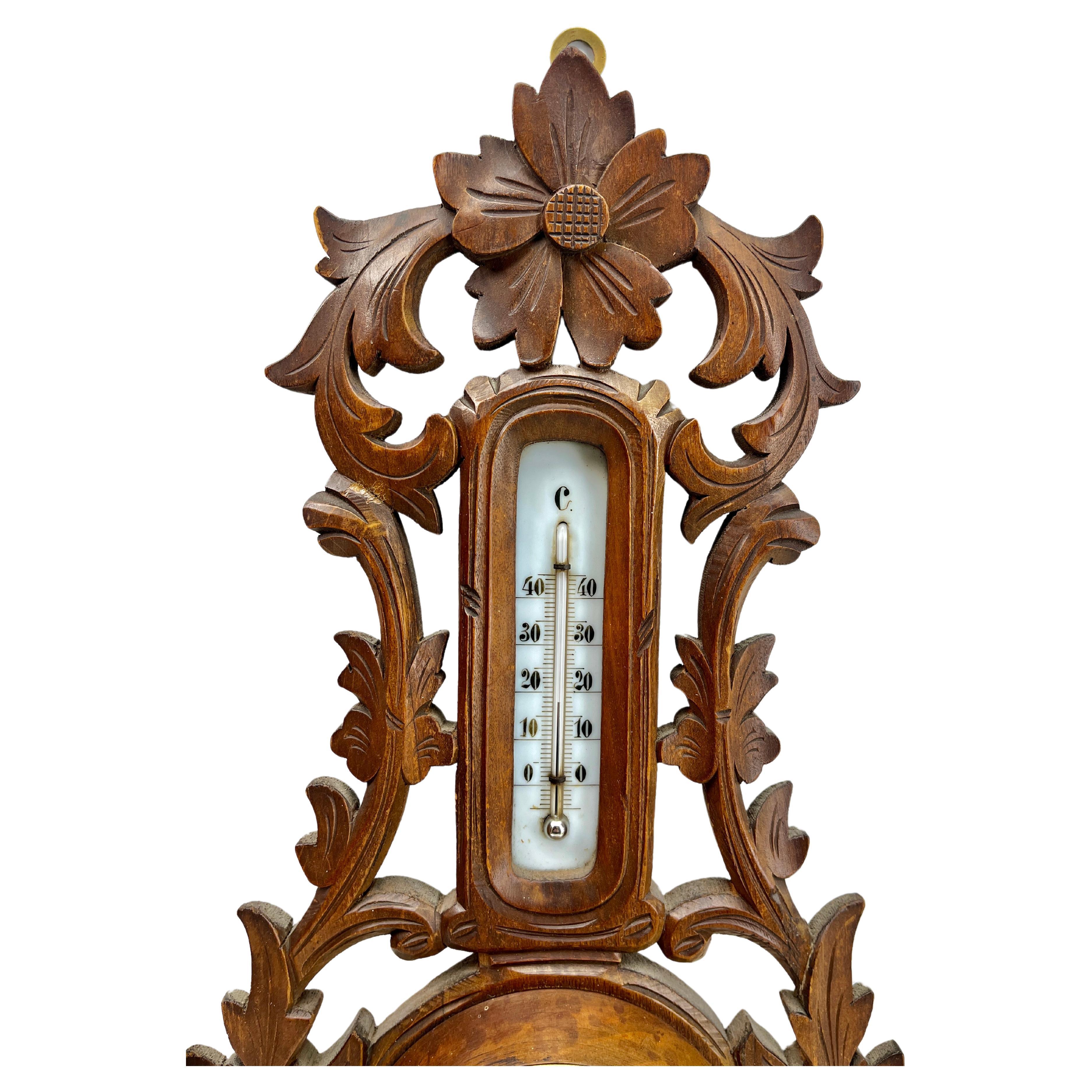 Art nouveau Grande station météo murale en style Art Carved Belgique en noyer sculpté en vente