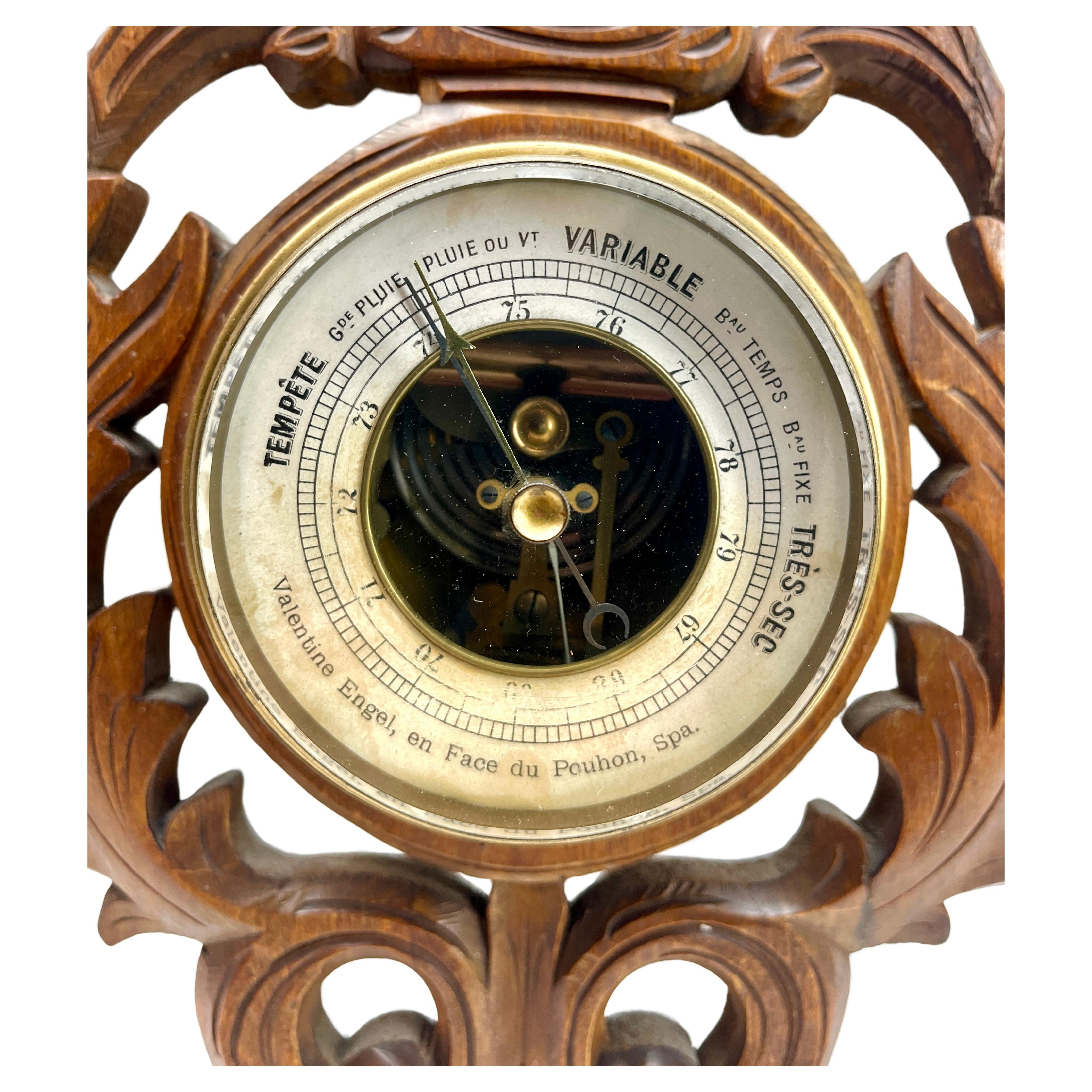 Début du 20ème siècle Grande station météo murale en style Art Carved Belgique en noyer sculpté en vente