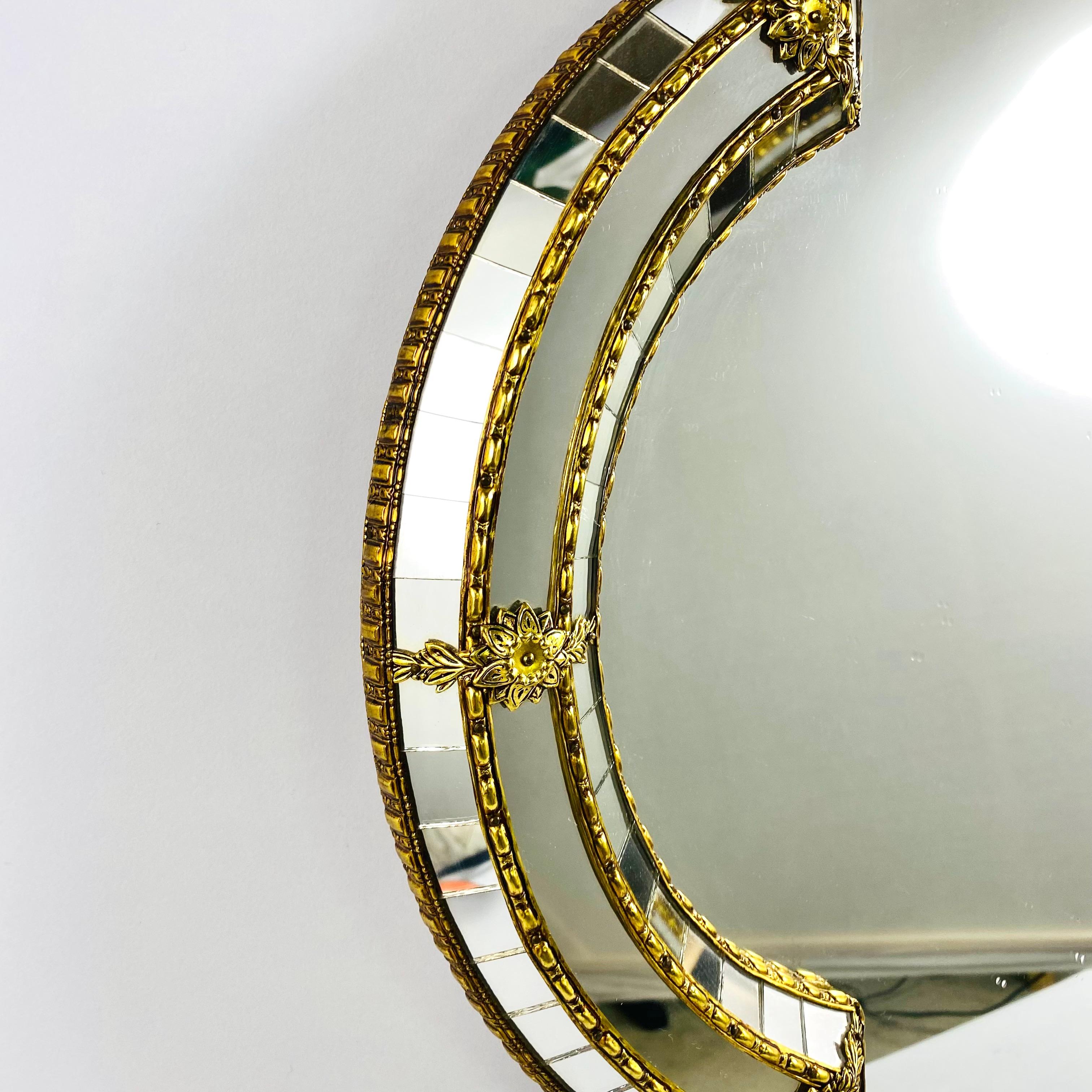 Wall Mounted Makeup Mirror Irregular Decor Hollywood Regency, Italy 1970s In Excellent Condition For Sale In Bastogne, BE