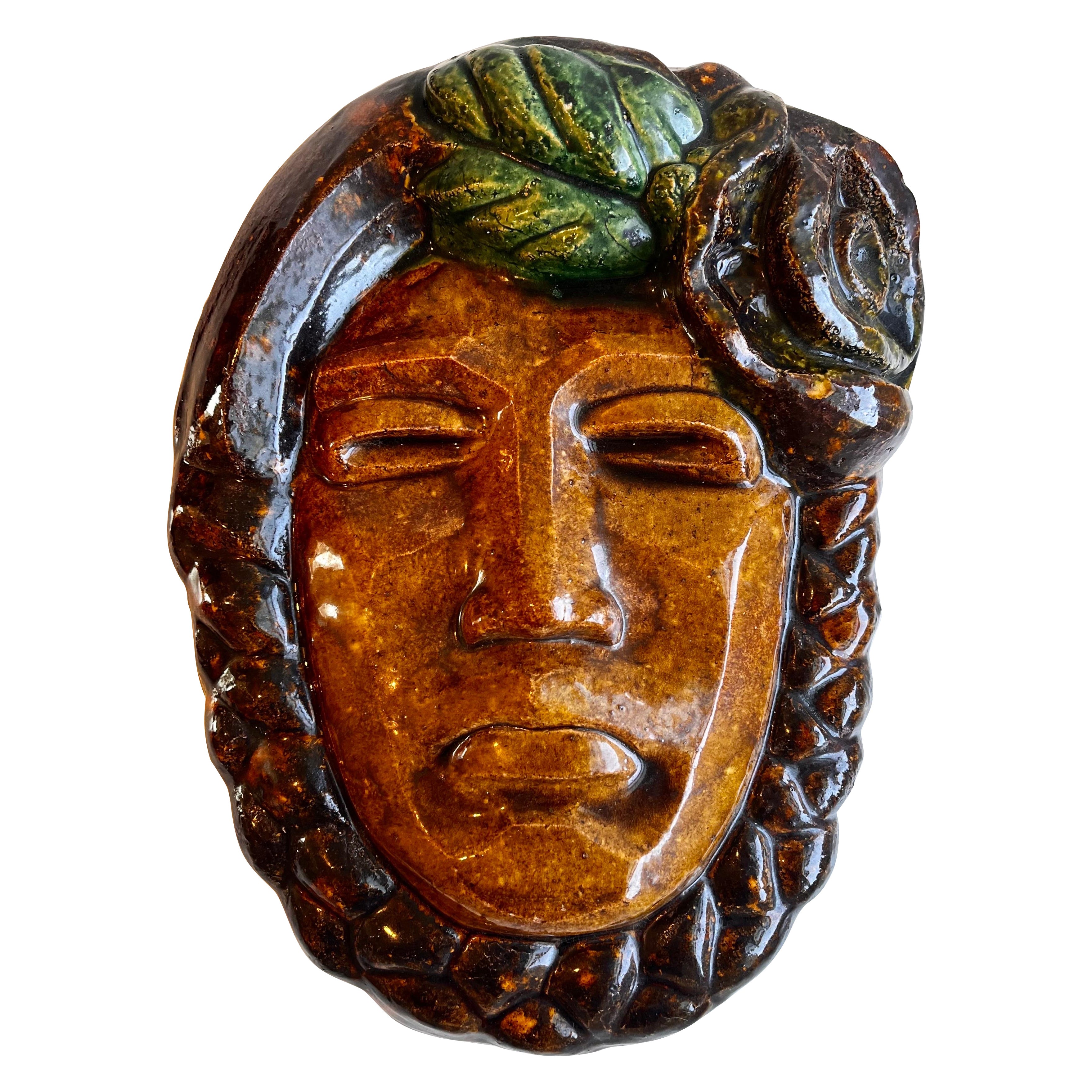 Sculpture murale en relief de style "Mayan Revival" représentant un buste d'homme indigène, 1940 en vente