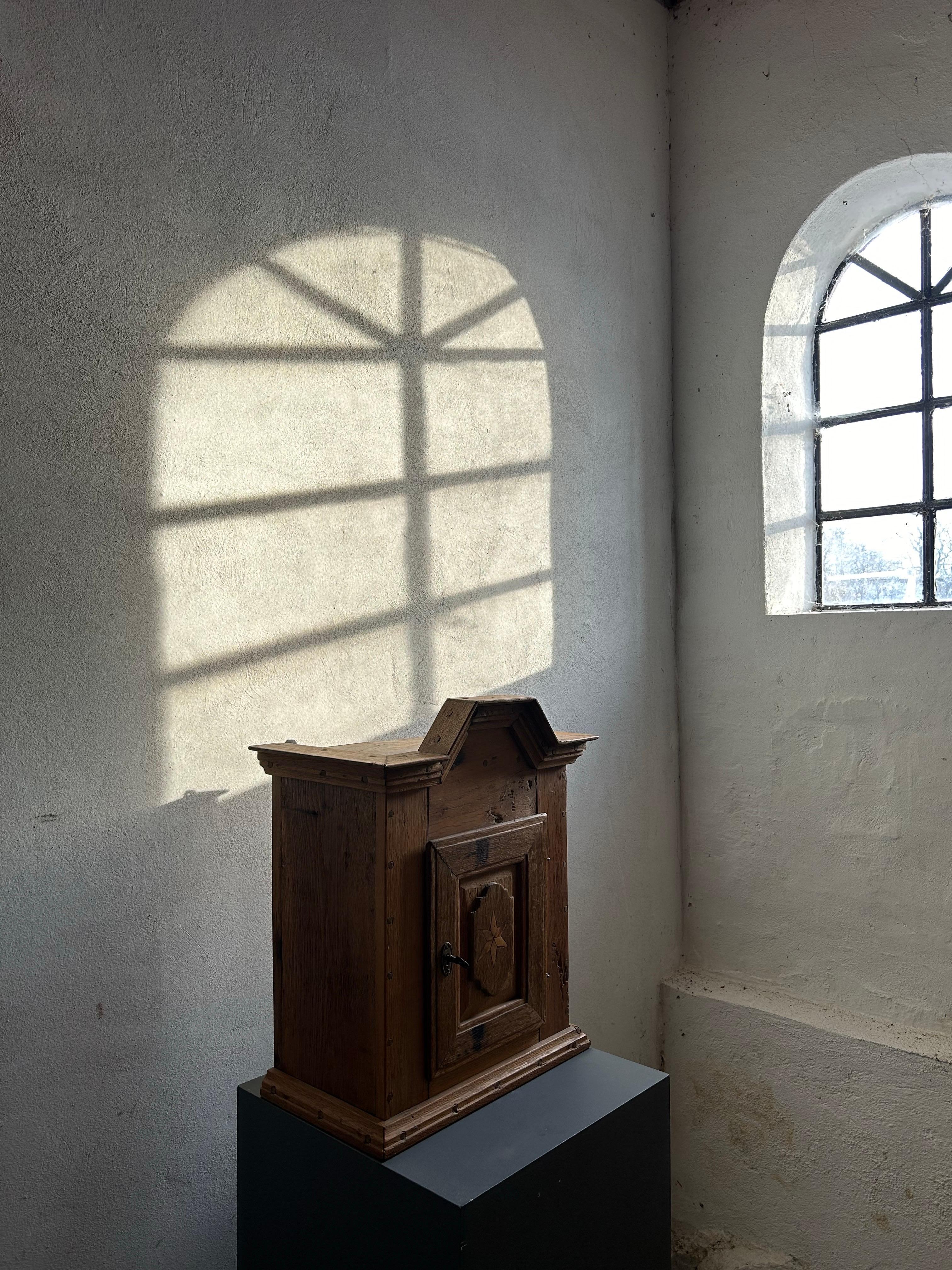 Artisanat Armoire murale en Oak, Danemark, années 1860 en vente