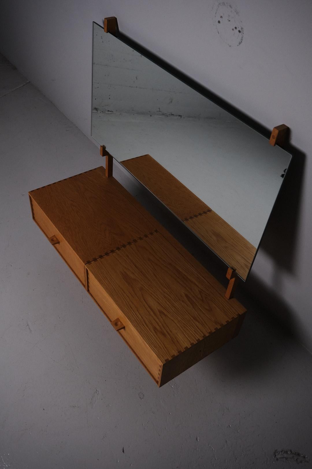 Coiffeuse murale en chêne, Uno & Östen Kristiansson, Luxus, Suède, années 1960 en vente 1