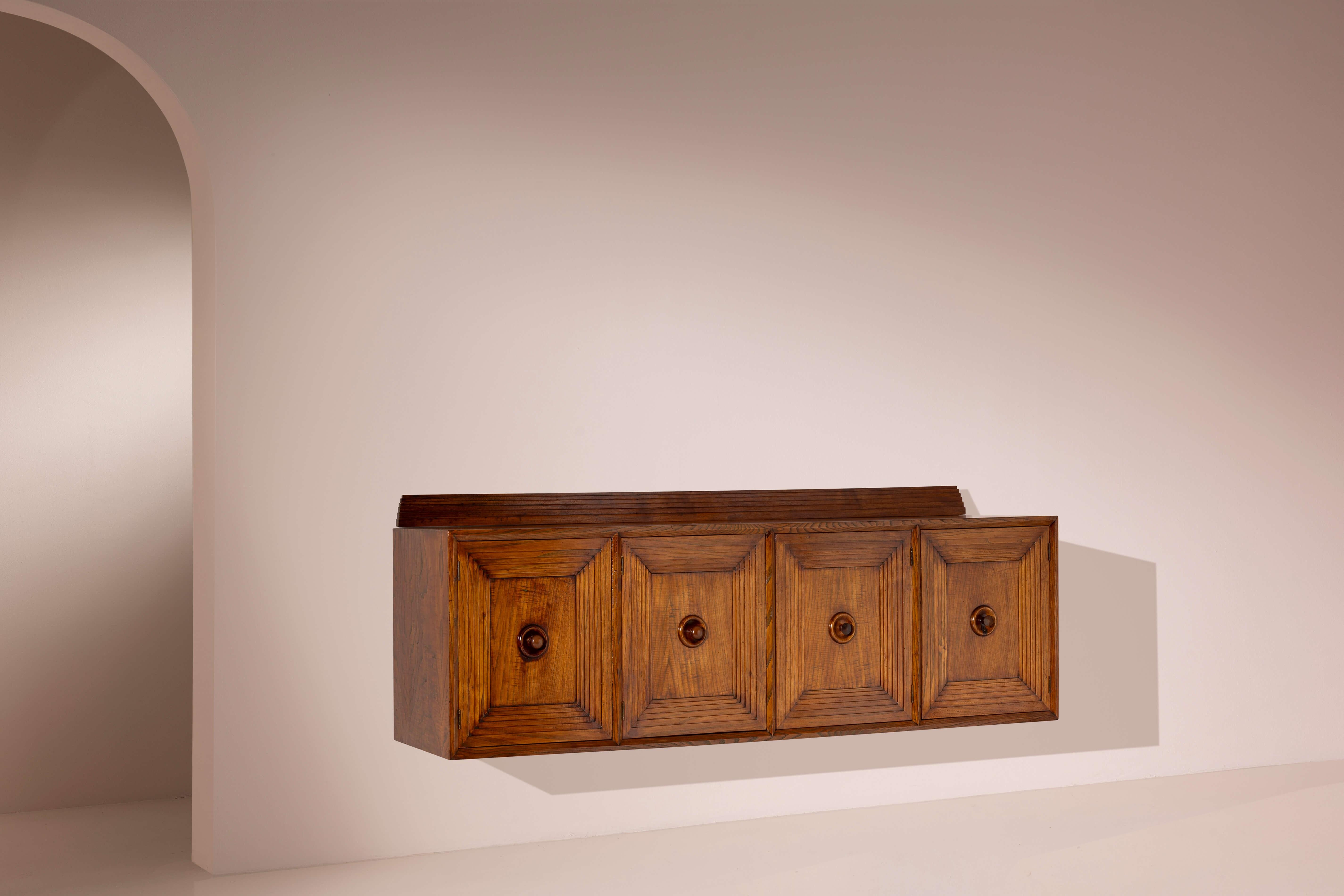 Wall-mounted oak wood sideboard with four doors, Italy, 1950s In Good Condition For Sale In Chiavari, Liguria