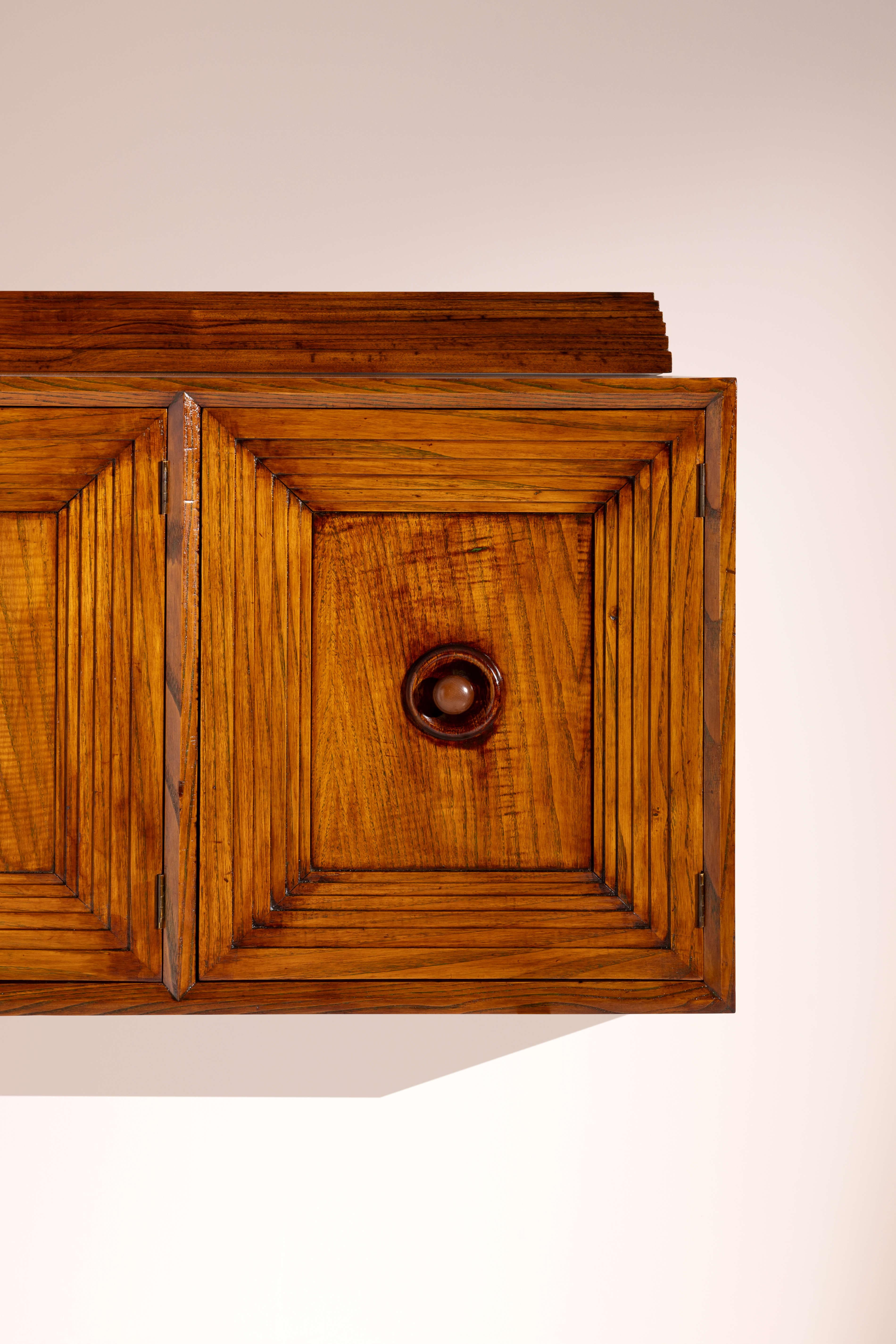 Wall-mounted oak wood sideboard with four doors, Italy, 1950s For Sale 1