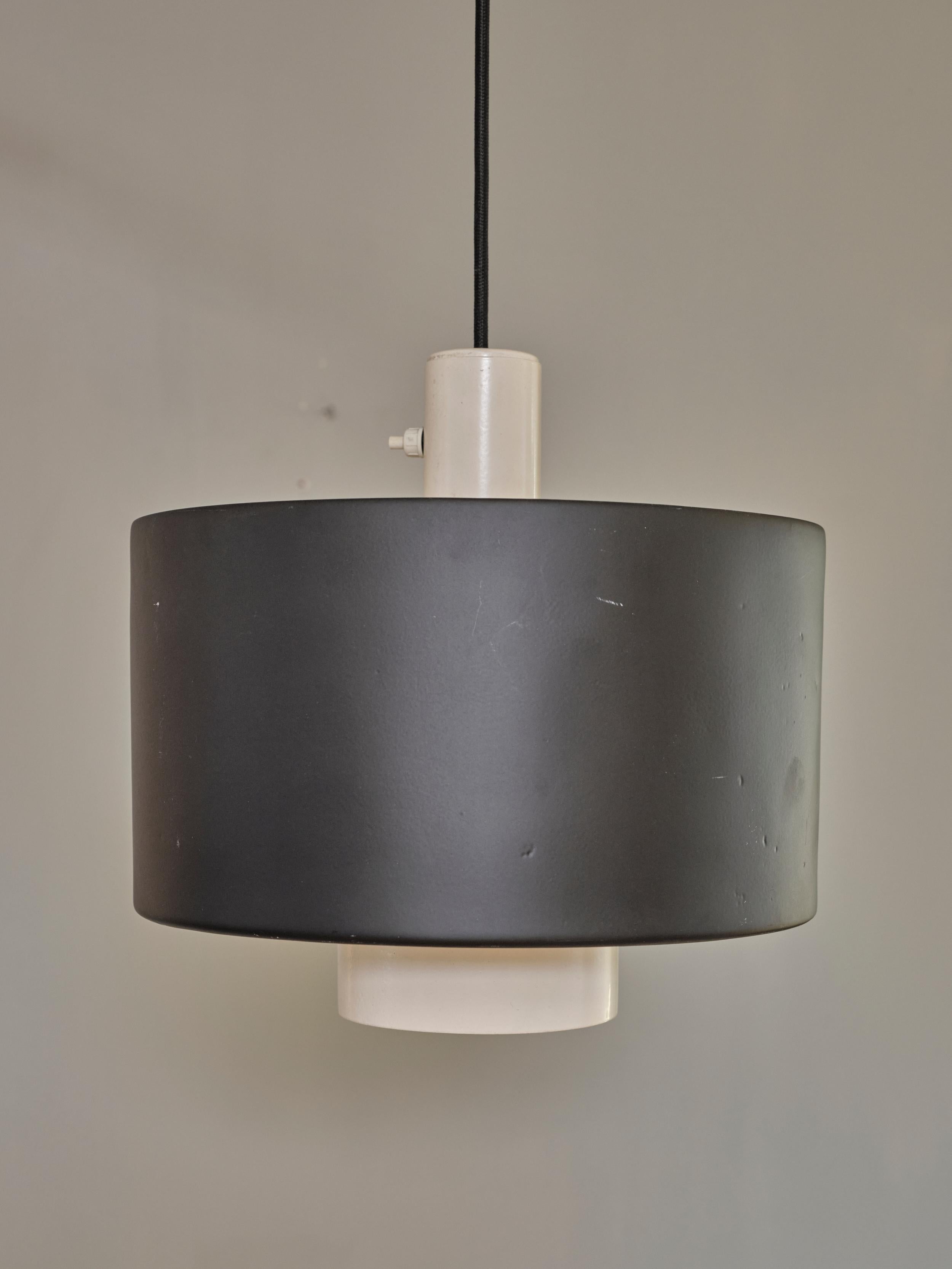 Wall Mounted Pendant Lamp by Gaetano Sciolari (Model 2061) In Good Condition For Sale In Long Island City, NY