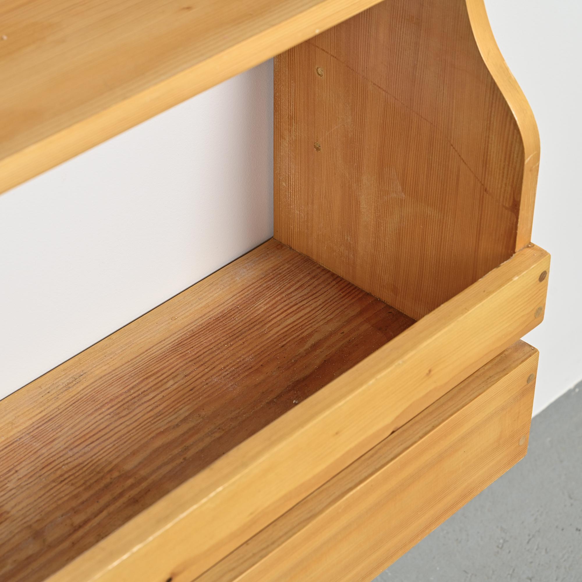 Francese Comò a muro in pino, Les Arcs 1800, circa 1970 in vendita