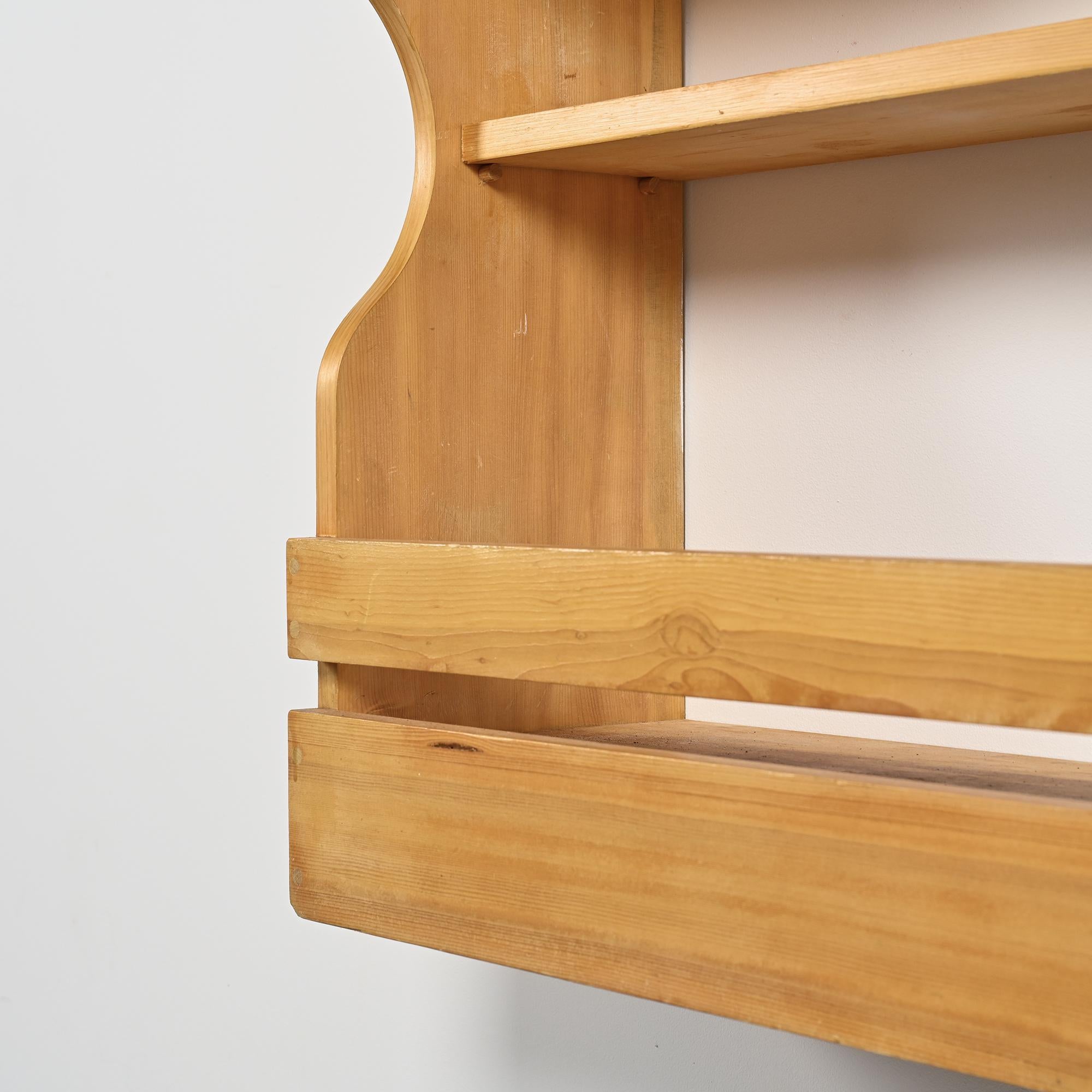 Comò a muro in pino, Les Arcs 1800, circa 1970 In condizioni buone in vendita a VILLEURBANNE, FR