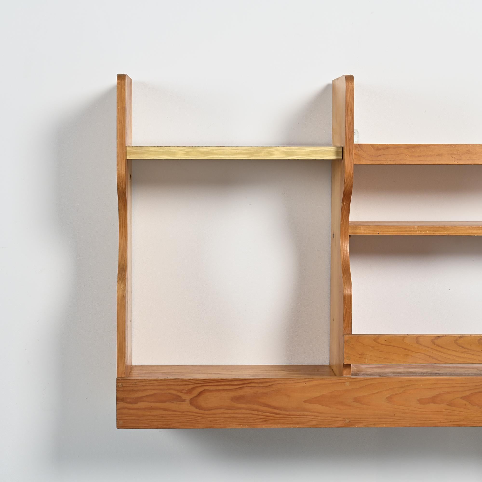 Comò a muro in pino, Les Arcs 1800, circa 1970 In condizioni buone in vendita a VILLEURBANNE, FR