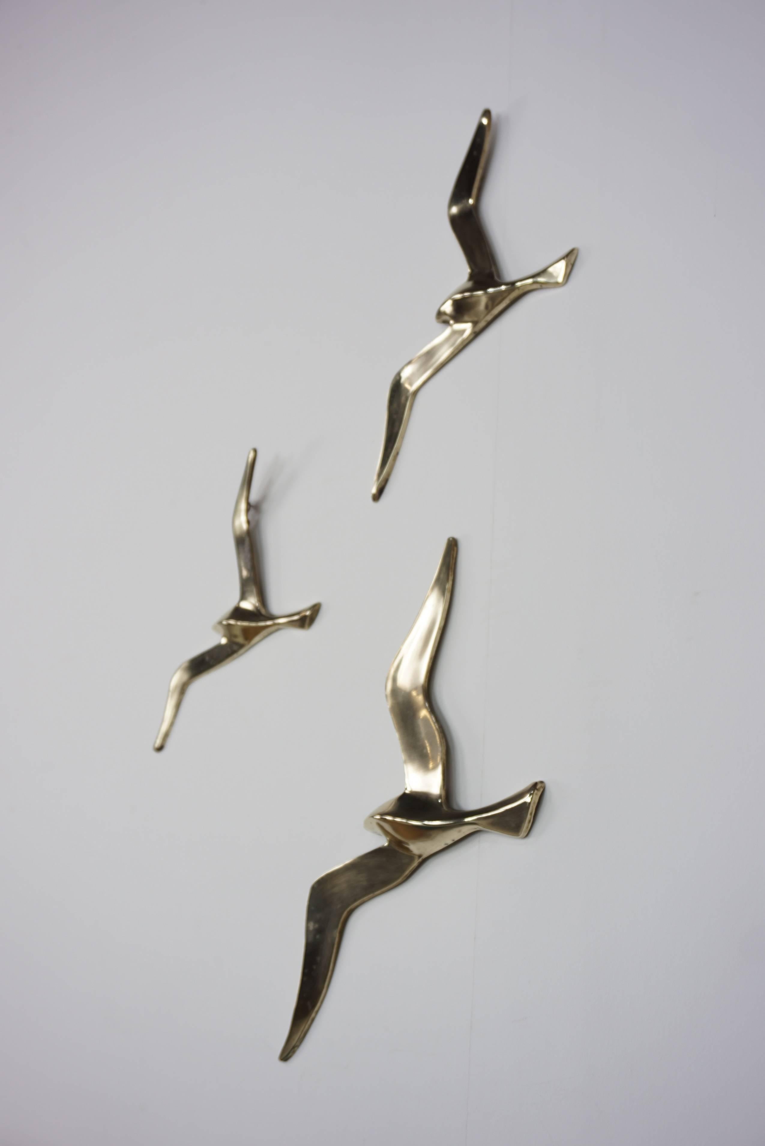 Mid-Century Modern Wall Mounted Set of Three Brass Birds from the 1950s For Sale