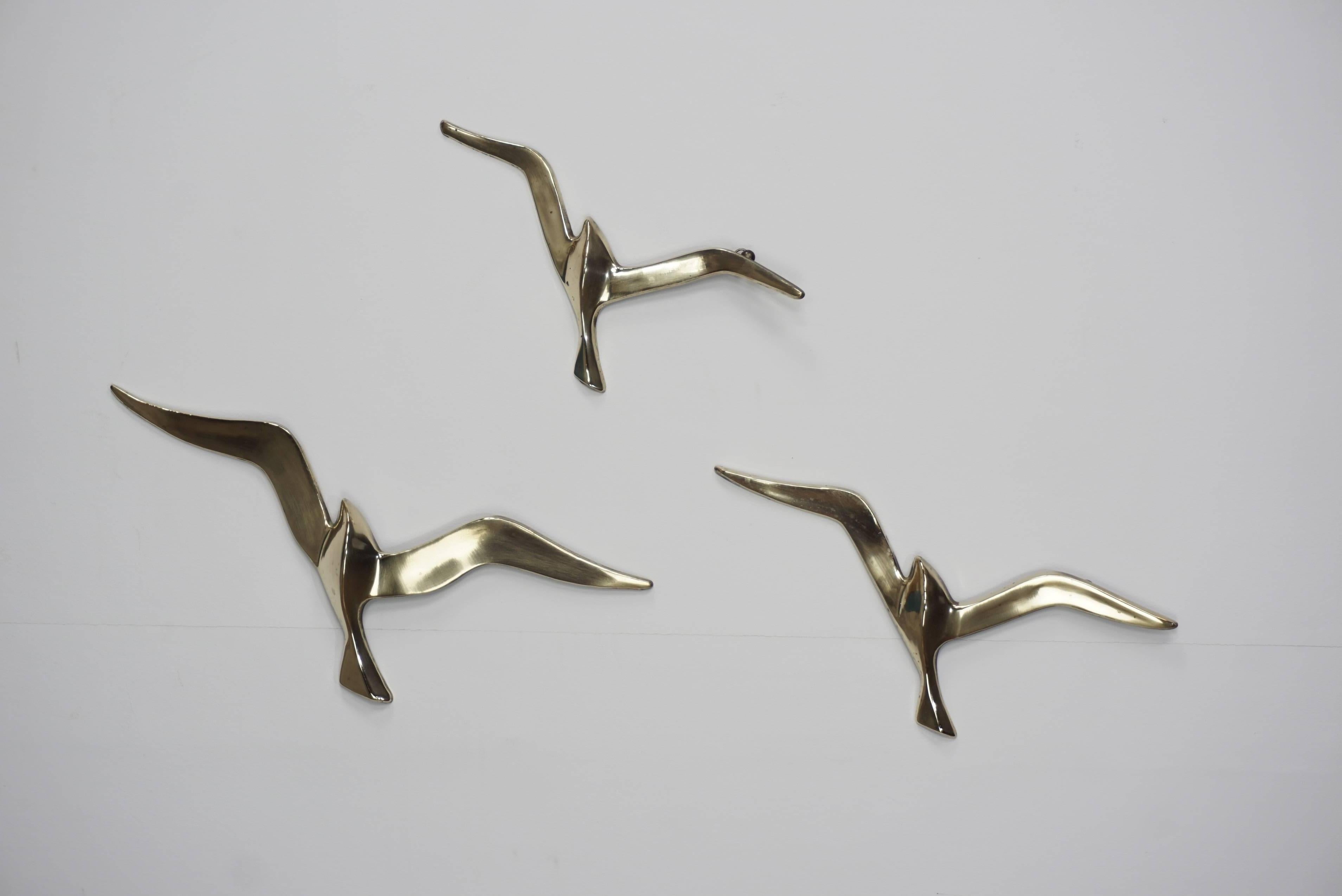 Wall Mounted Set of Three Brass Birds from the 1950s In Good Condition For Sale In Tourcoing, FR