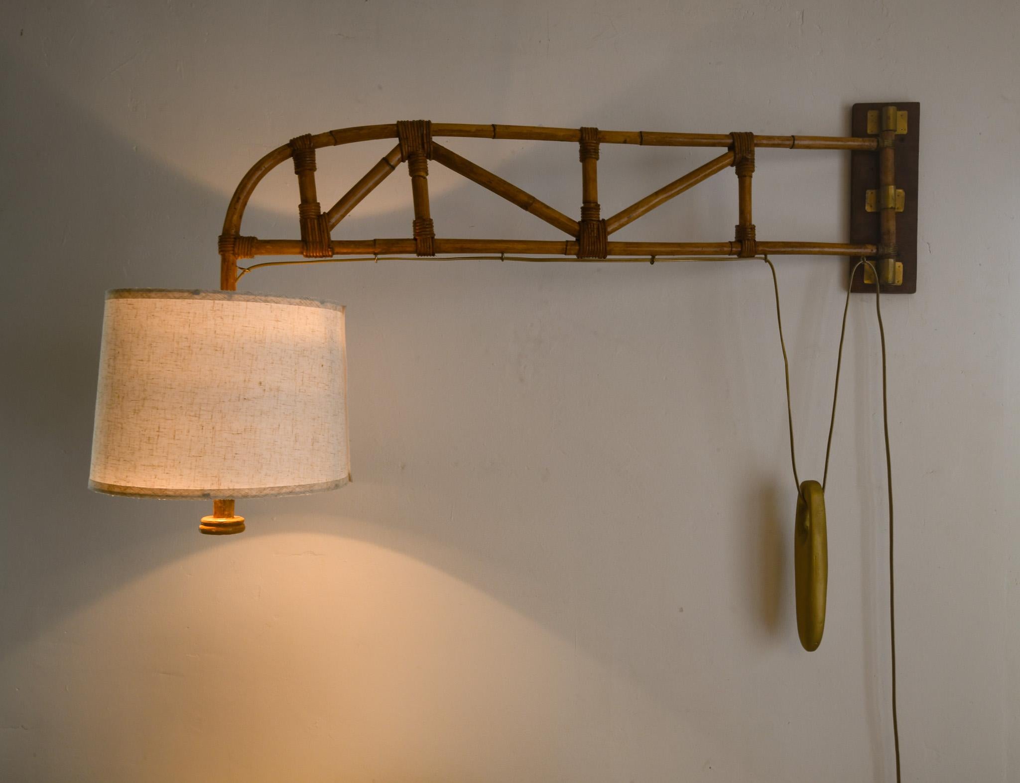 Filippino Lampada a parete a braccio oscillante in rattan in vendita