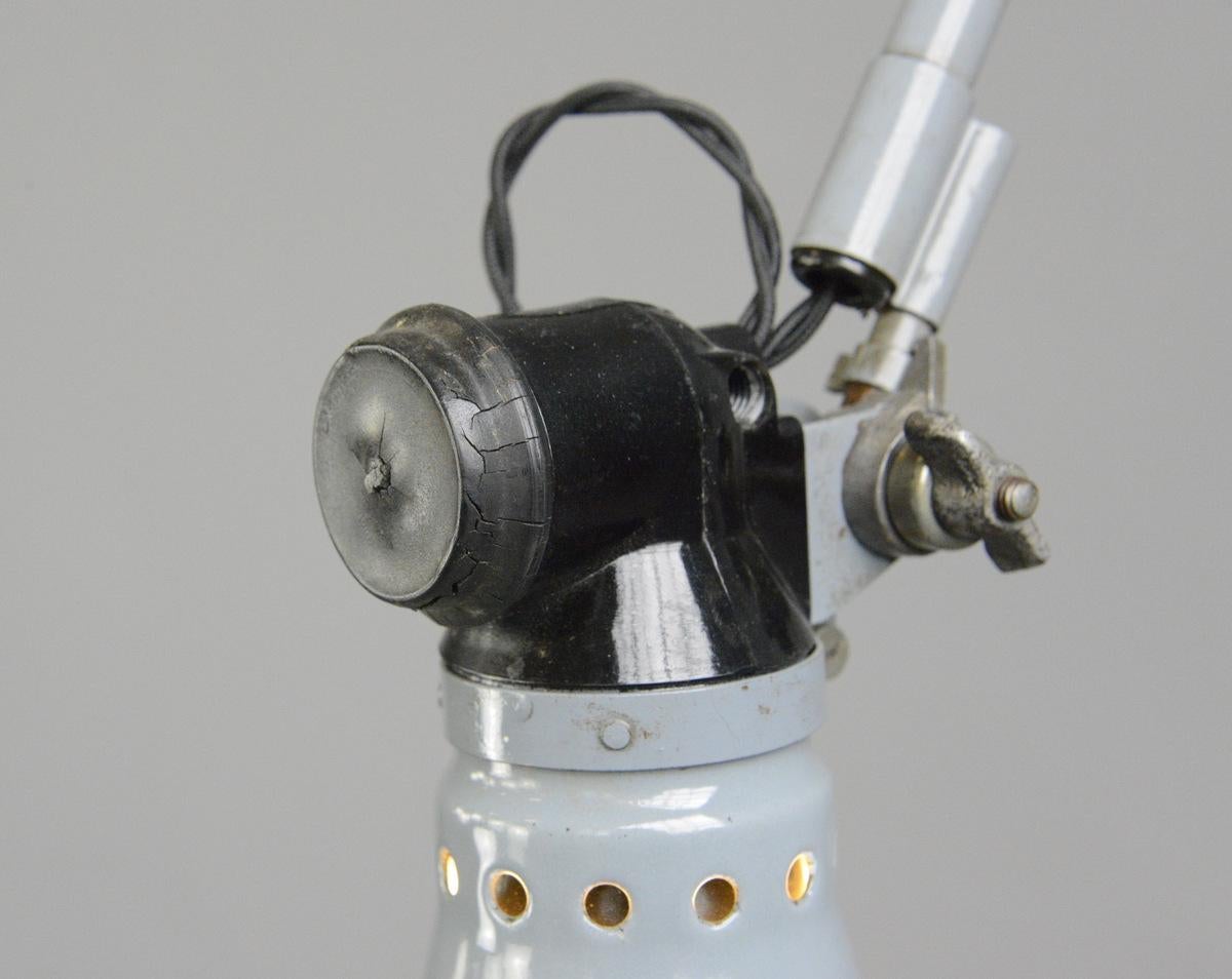 wall mounted task lighting