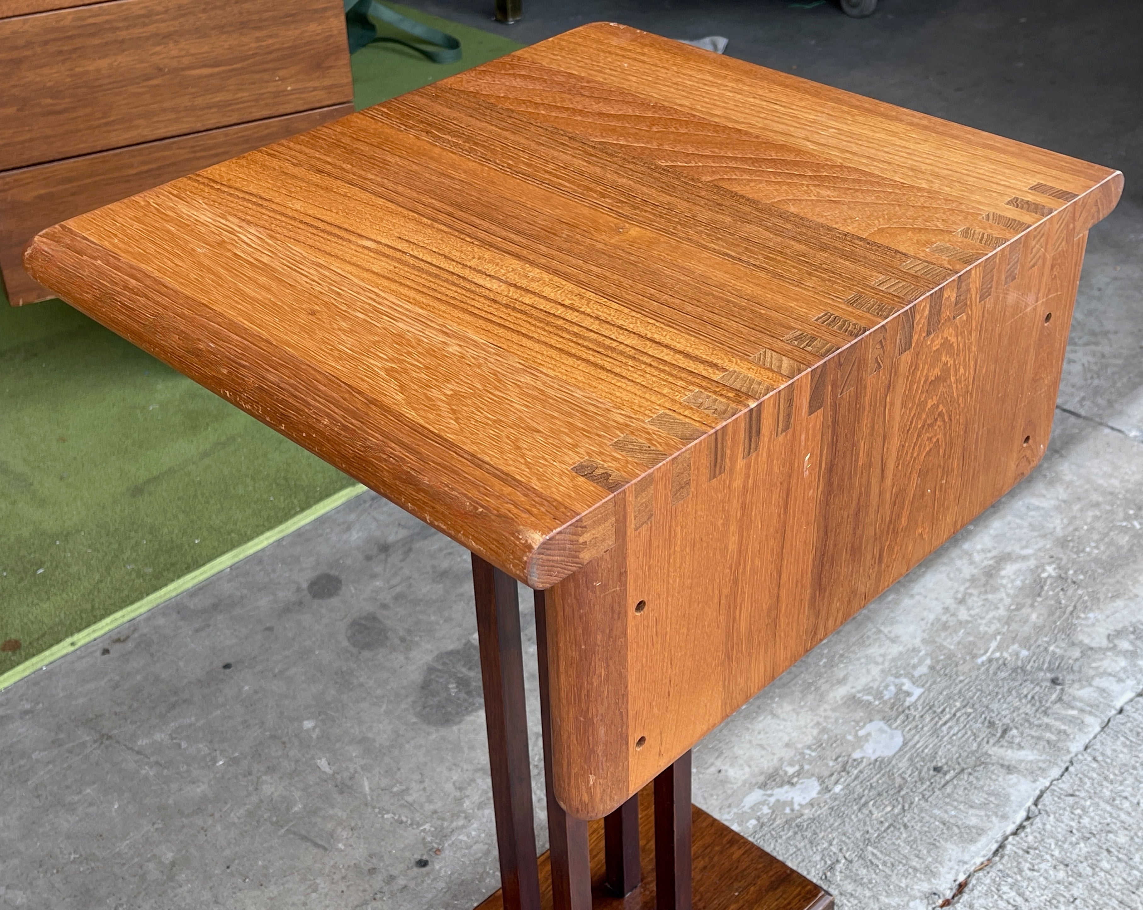 Solid teak wall mounted shelf or writing table, probably for use with a telephone or as a vide poche.
Apparently never used.
This came from same household as our separately listed Poul Cadovious butterfly bracket shelves which also are unused in new