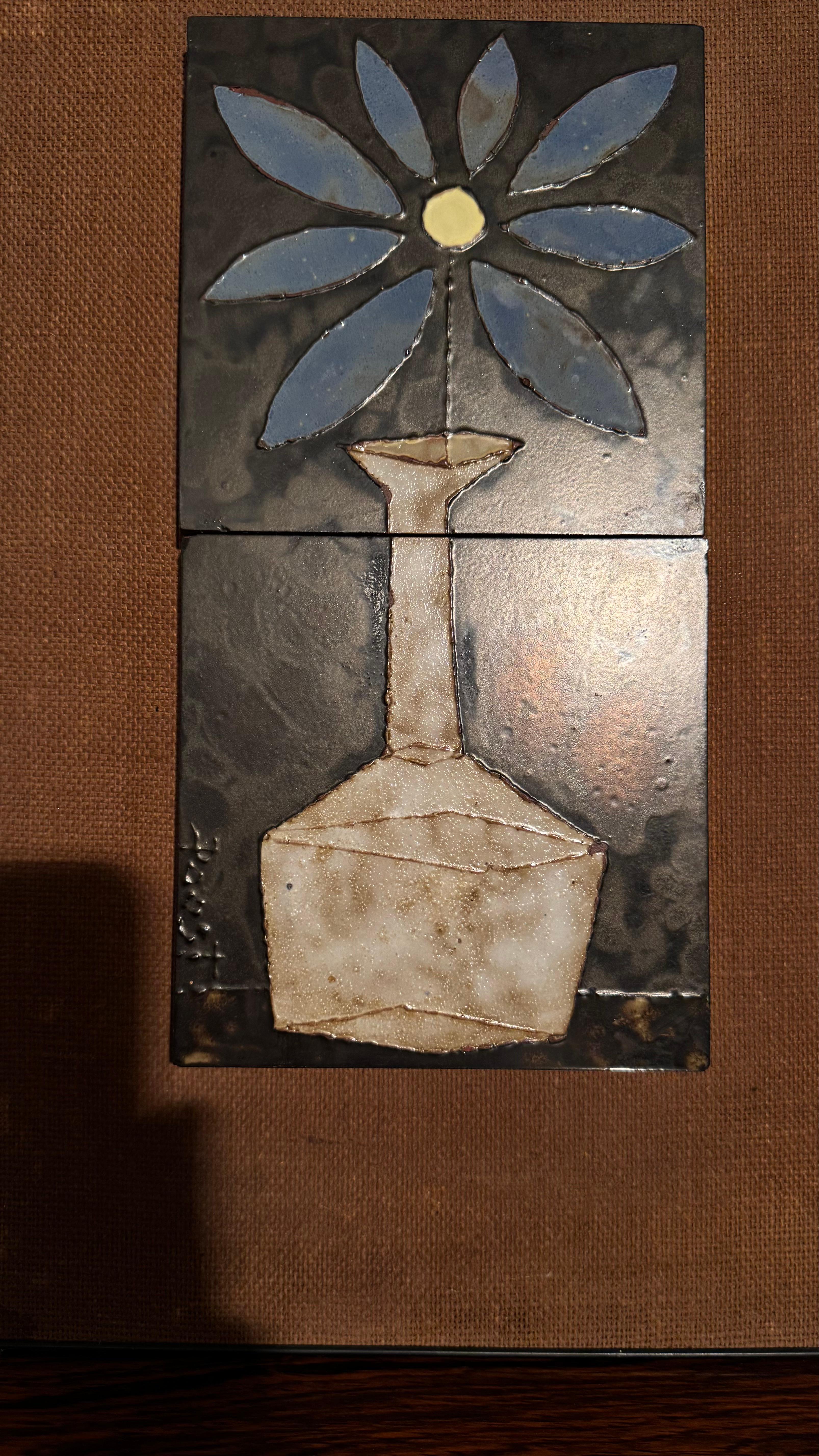 Wandfliesen Dekorative Vase mit Blume, Poost, Belgien Künstler (Belgisch) im Angebot