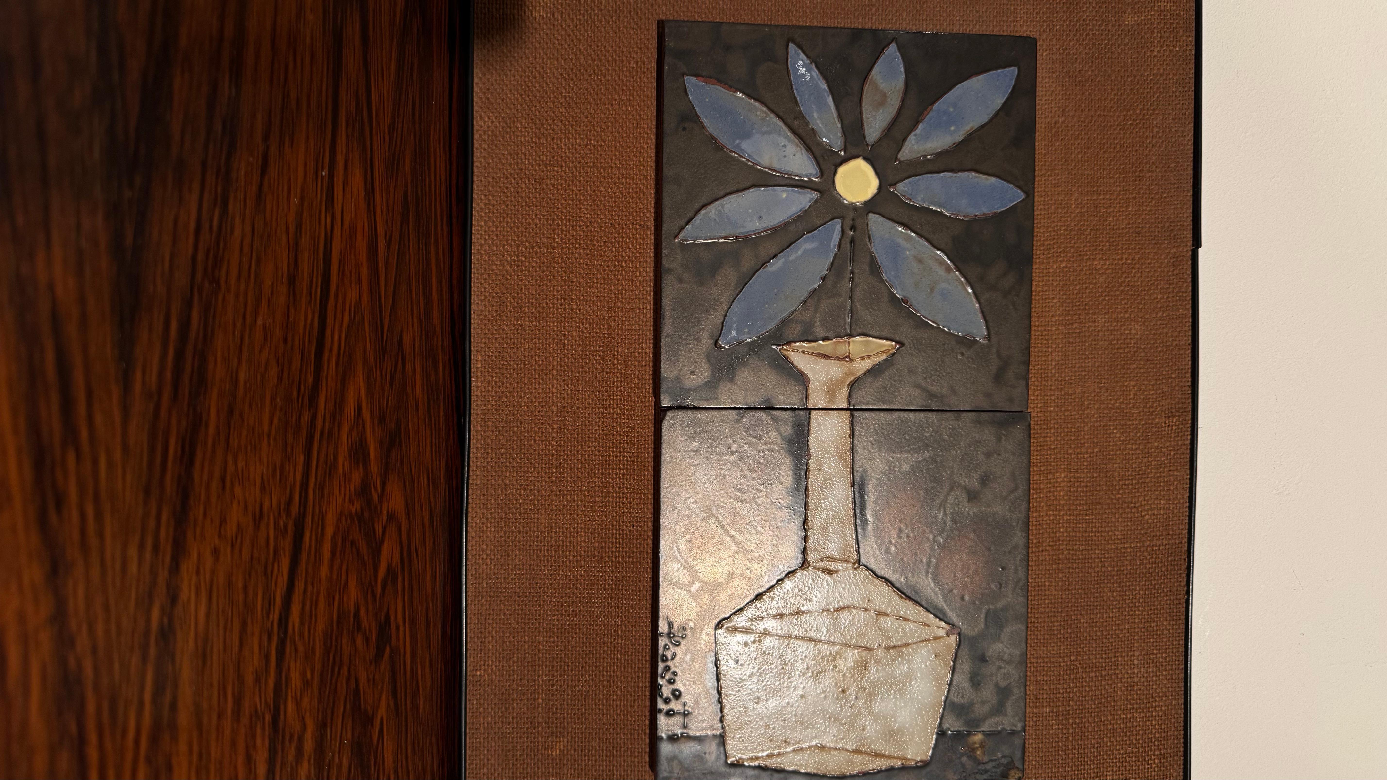 Wandfliesen Dekorative Vase mit Blume, Poost, Belgien Künstler im Angebot 1