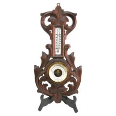 Station météorologique murale en noyer sculpté de style rococo, années 1910