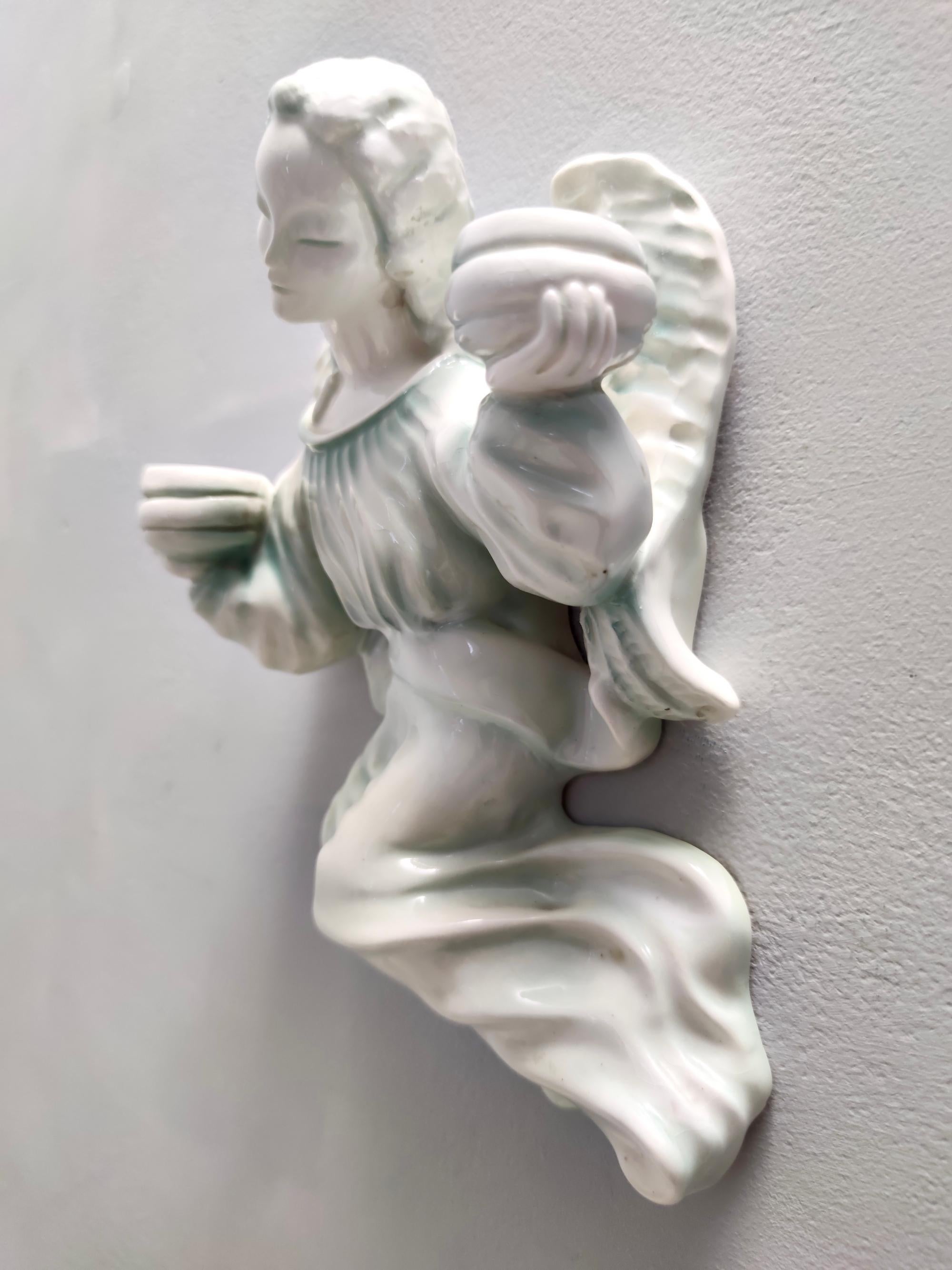 Wall Mounted White Glazed Ceramic Cherub Candleholder by Goldscheider, Austria In Excellent Condition For Sale In Bresso, Lombardy