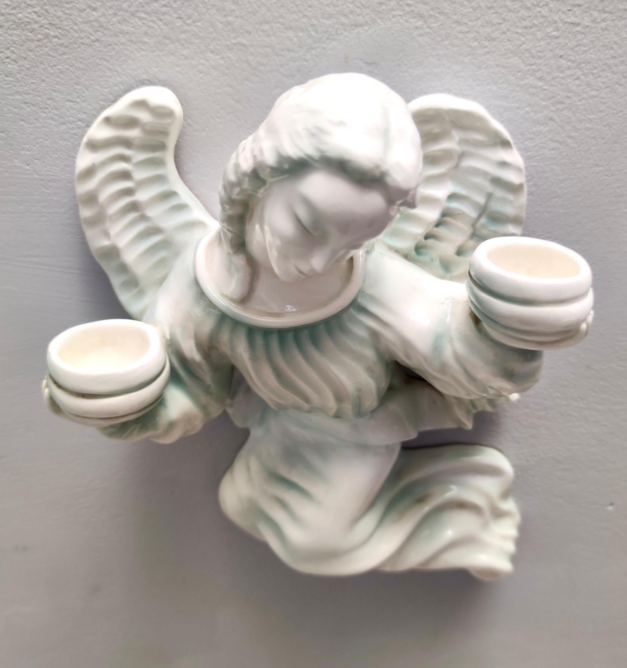 Smaltato Portacandele a muro in ceramica smaltata bianca Cherub di Goldscheider, Austria in vendita