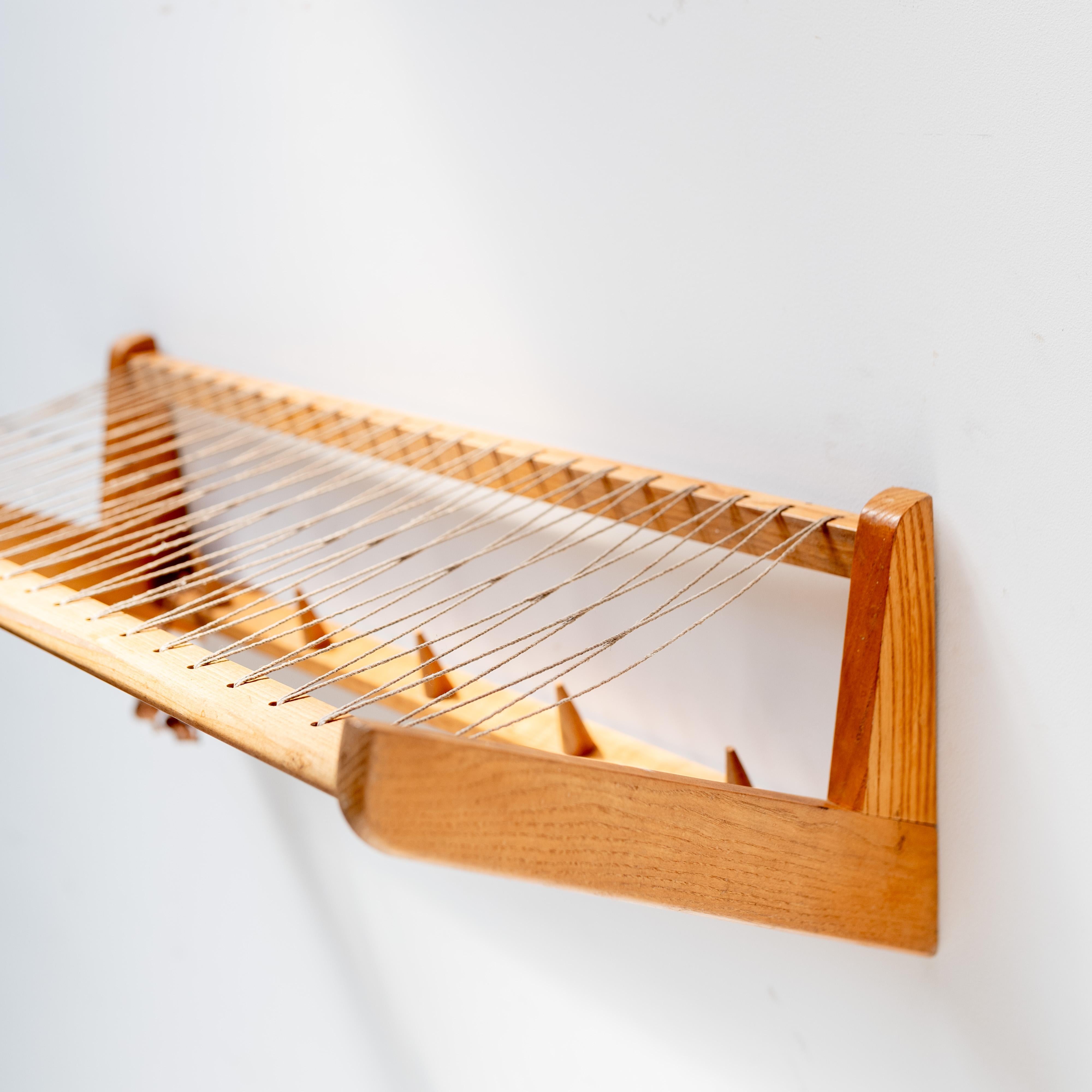 Wandhängendes Holzregal für Kleiderbügel, Tschechoslowakei, 1970er Jahre im Angebot 2