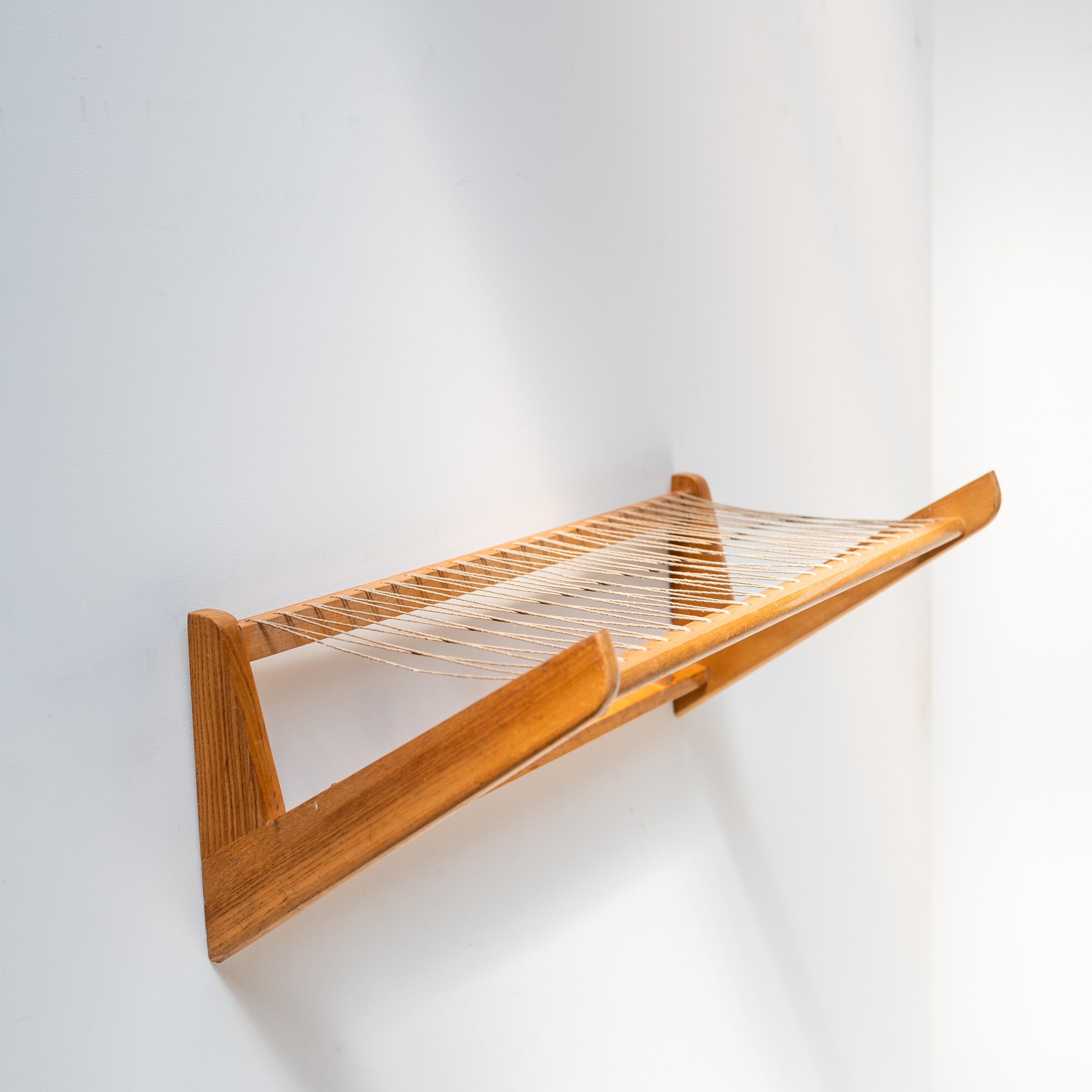 Wandhängendes Holzregal für Kleiderbügel, Tschechoslowakei, 1970er Jahre im Angebot 4