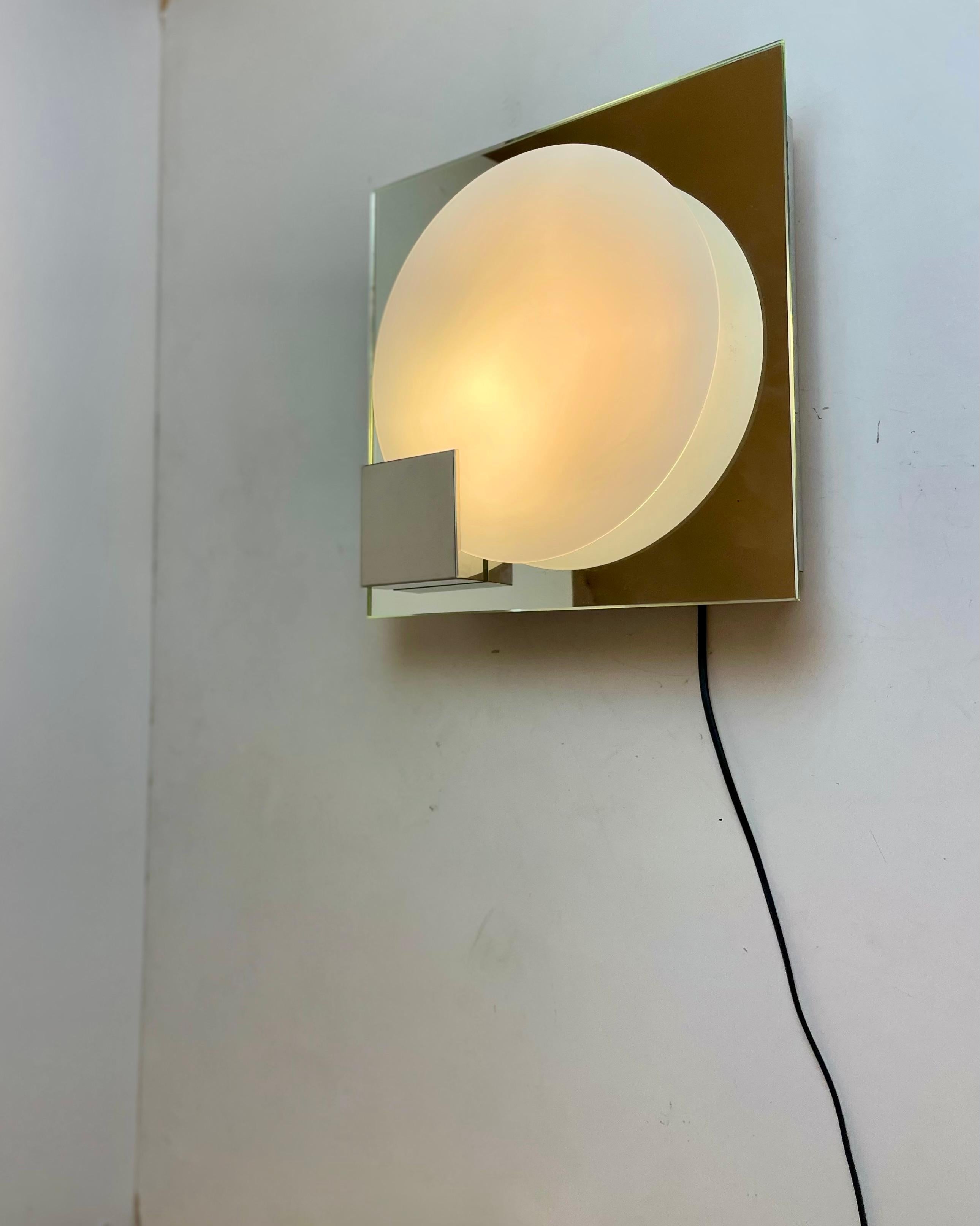 Italiano Lampada da bagno a parete o a soffitto di Bath, anni '70 in vendita