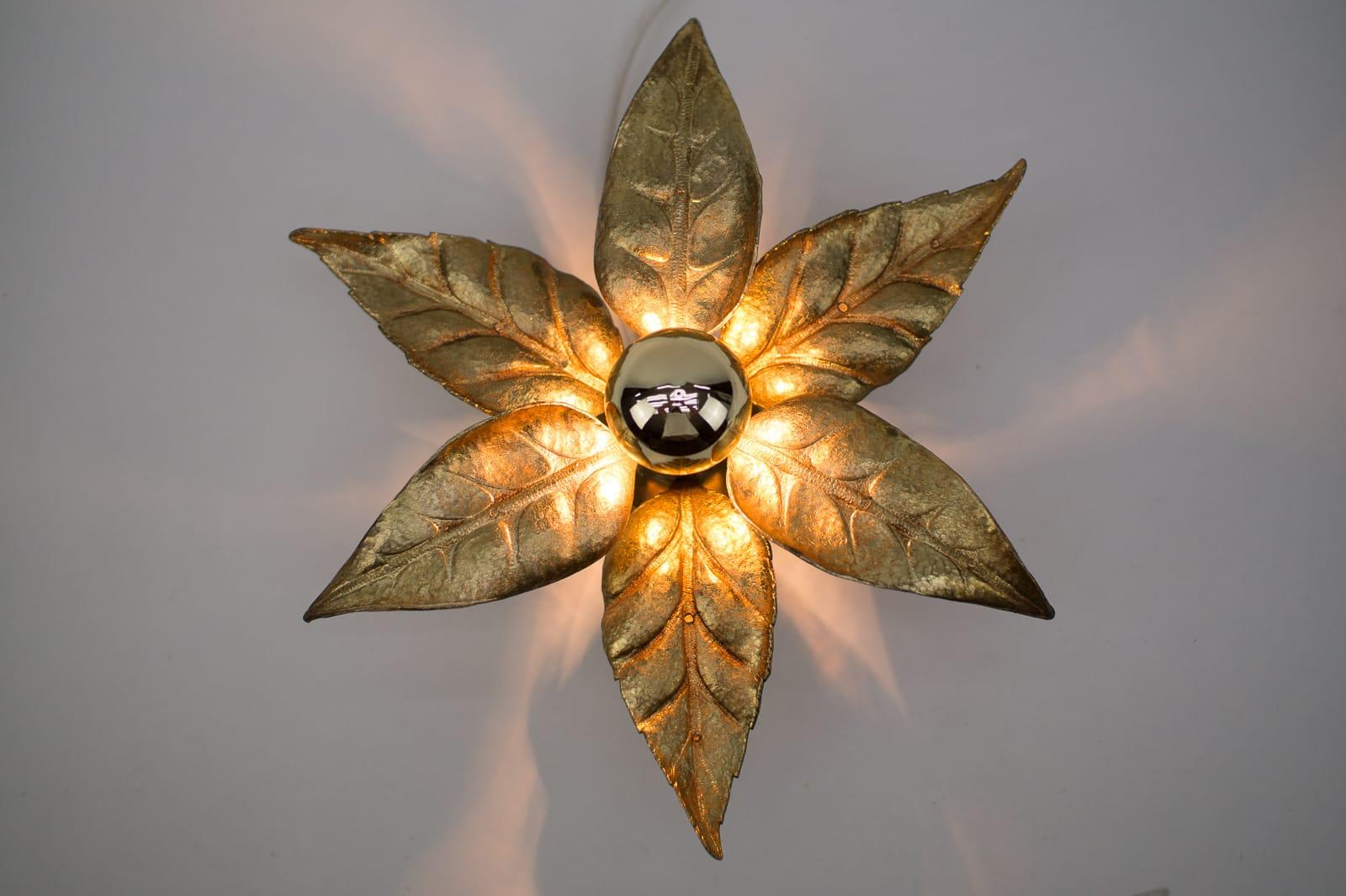 A gold wall sconce or wall light by Belgian designer Willy Daro for lighting manufacturer Massive. It has a wonderful naturalistic shape and is very decorative of the 1970s era.

The double lamp is 75cm long and 18cm depth, with bulb 22cm.

We have