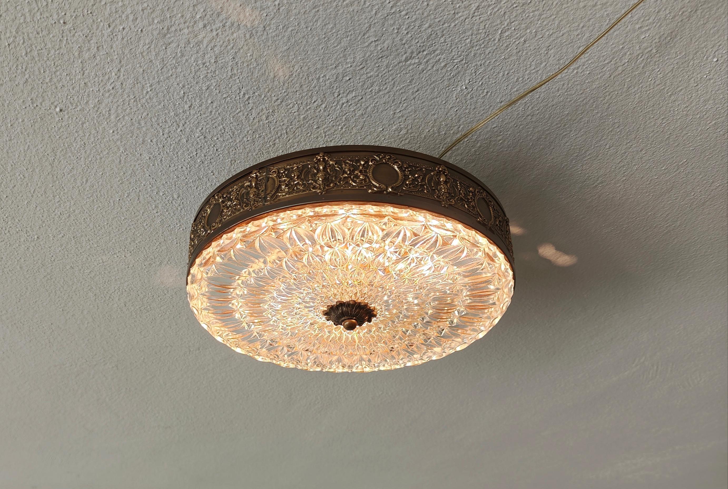 Lámpara de Pared o Techo en Bronce Latón y Cristal Italia Años 50/60 Mediados de Siglo en venta 3