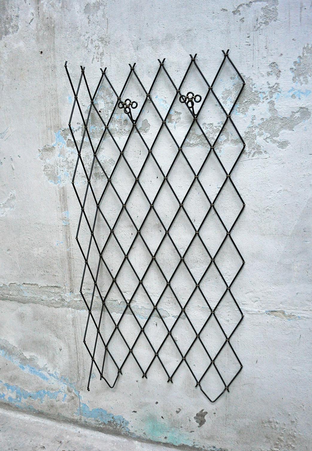 Wall or corner hangers in iron and brass.
Manner of Royère Jean, 1902-1981 (France)
Turin School
Italian production
1950.