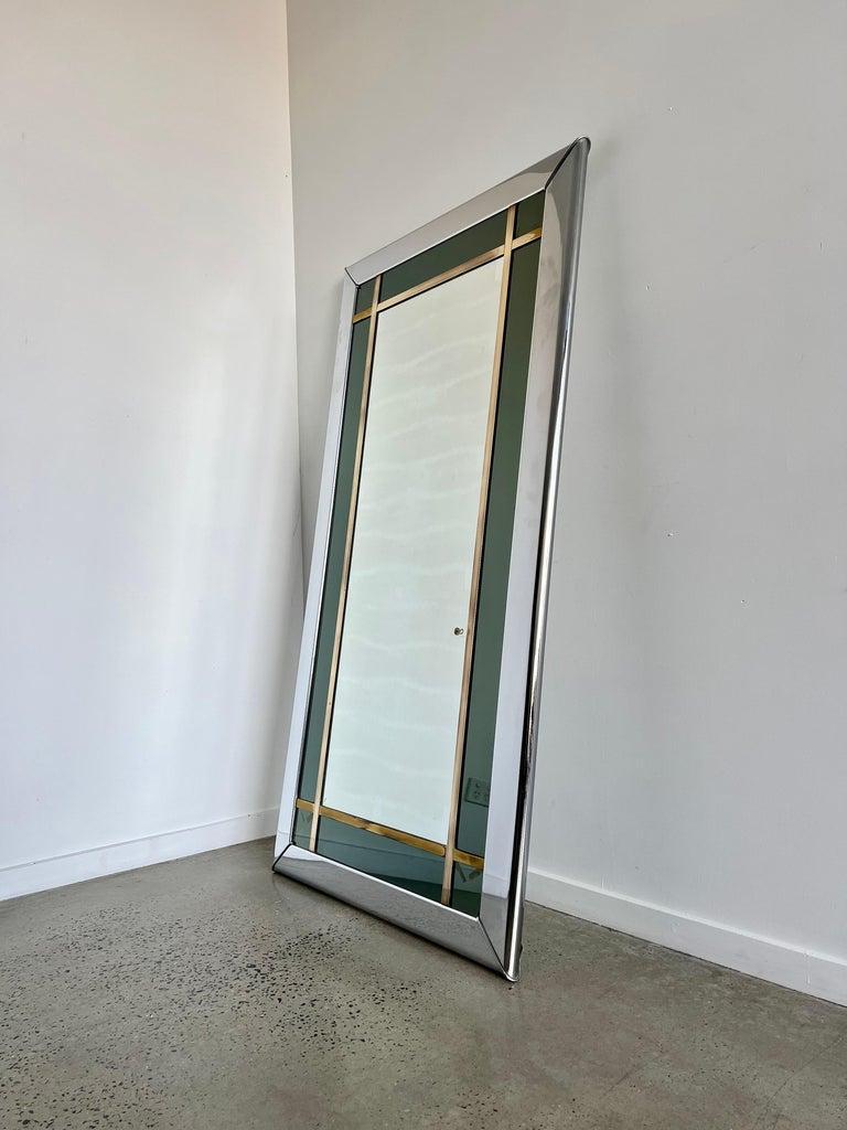 Mid-Century moderno Specchio da parete o da appoggio di Romeo Rega in ottone e cromo in vendita