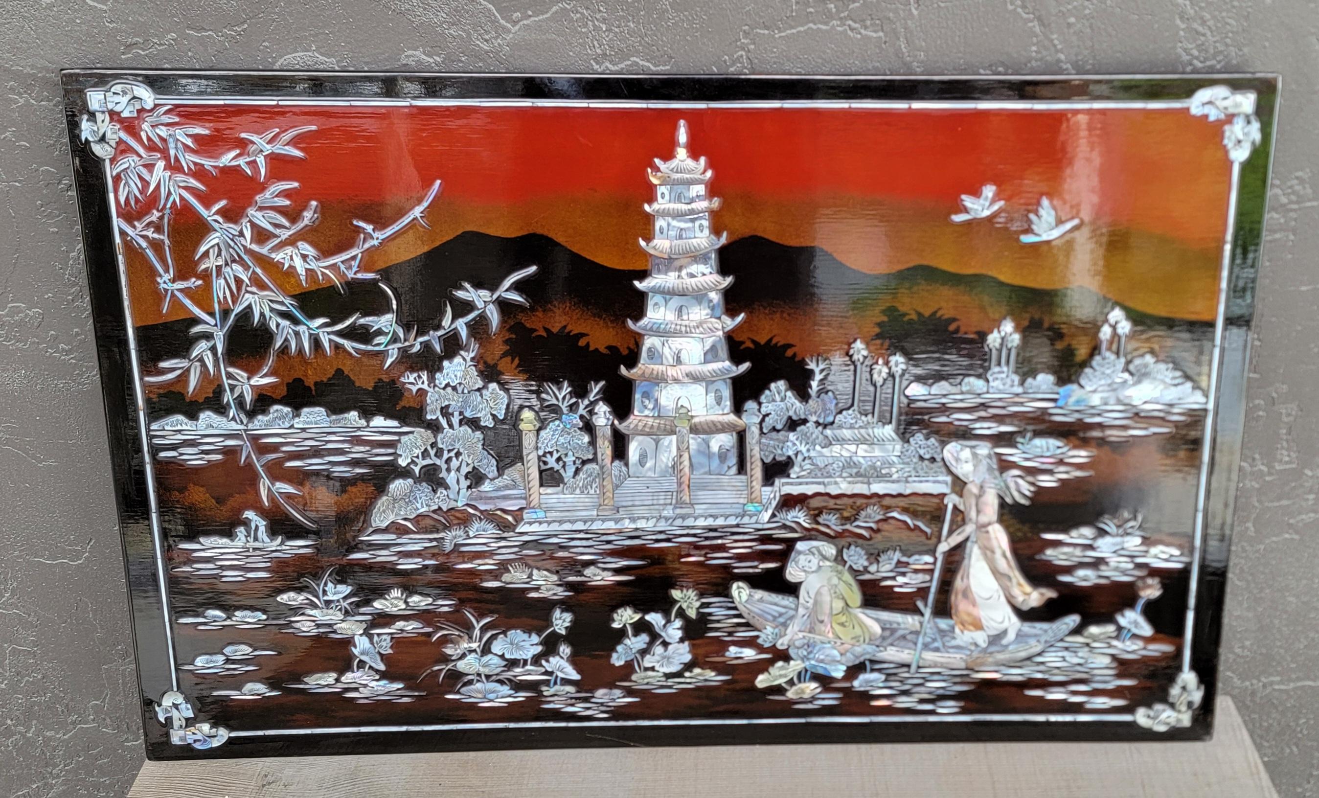 Wandtafel Pagode mit Perlmutt und Lack Vietnamesisch 1970er Jahre im Angebot 4